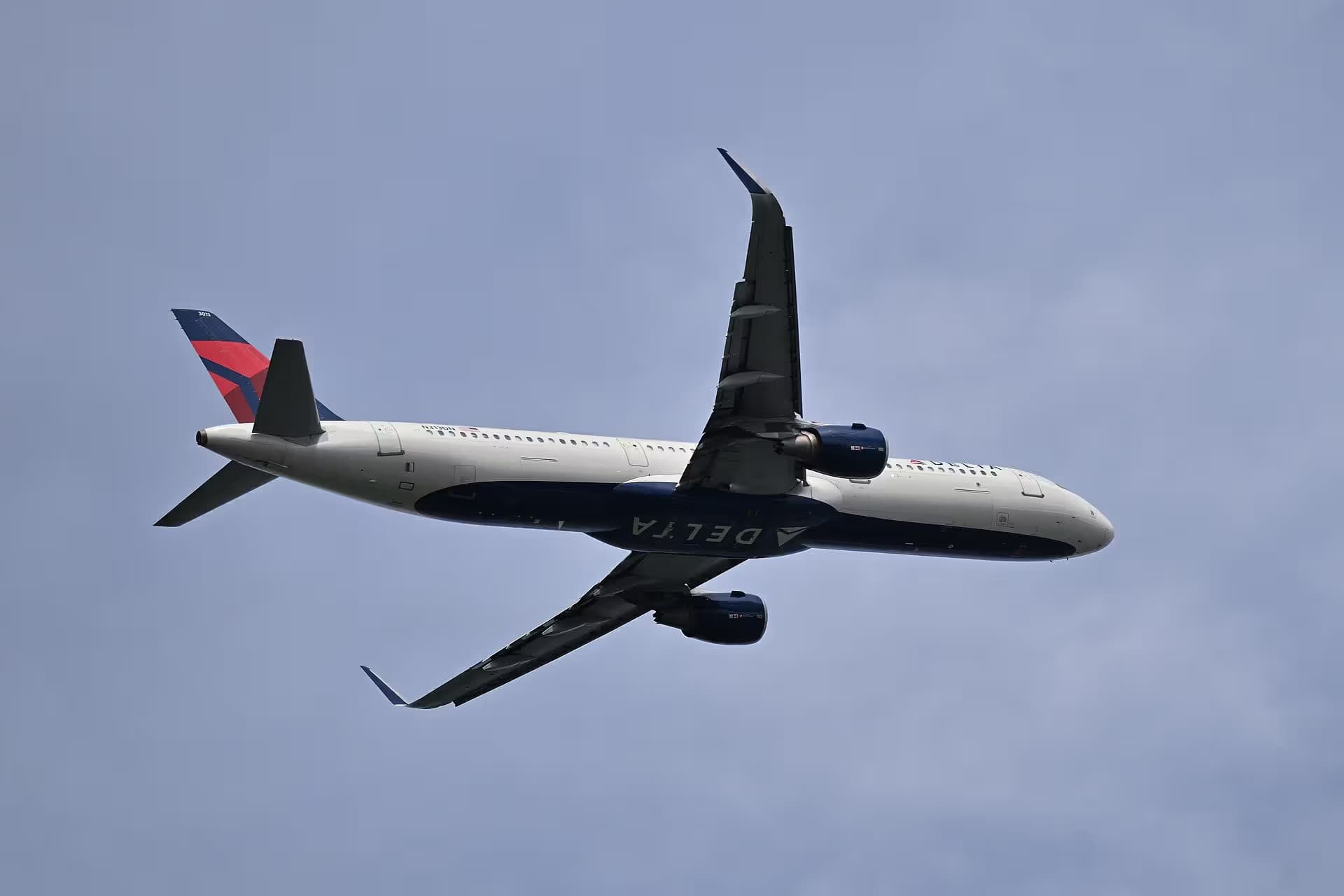 N313DN — Twin-engine aircraft