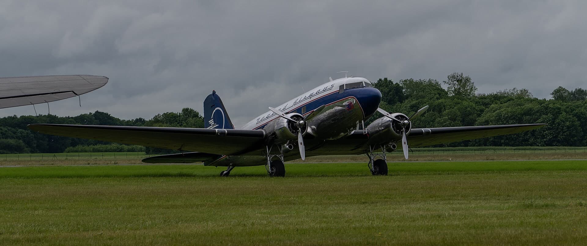 N25641 — Twin-engine aircraft