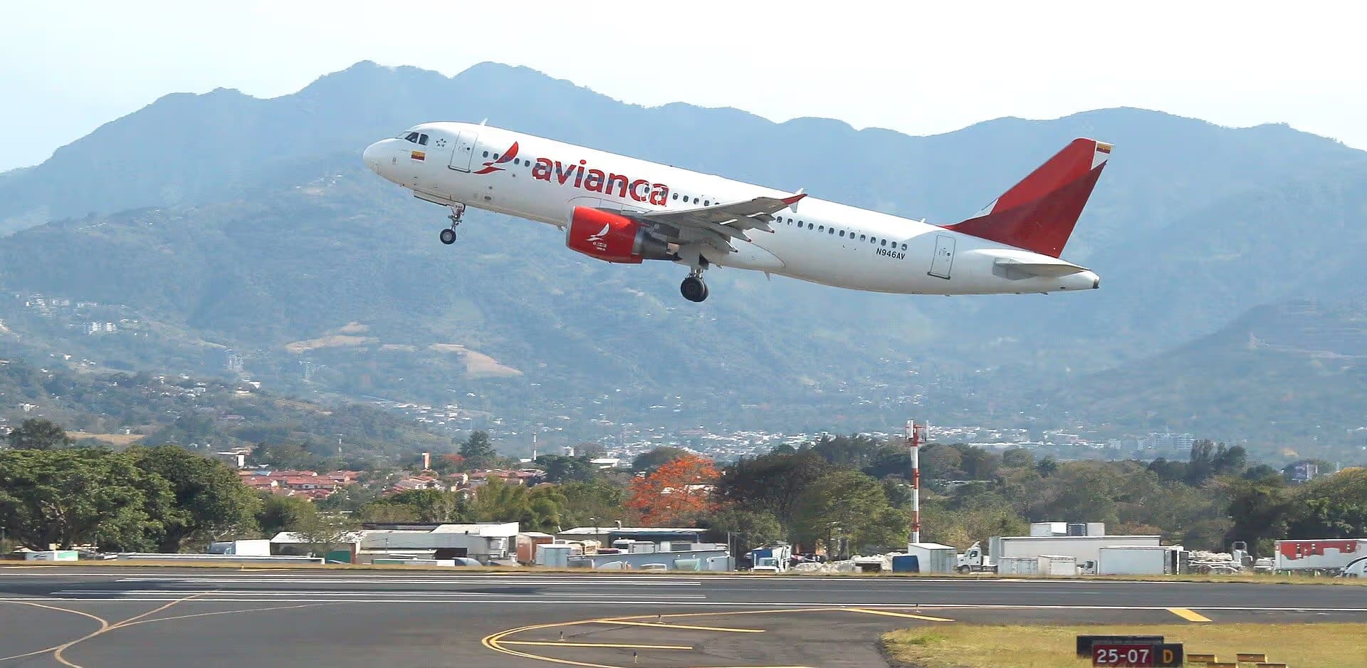 N946AV — Airbus