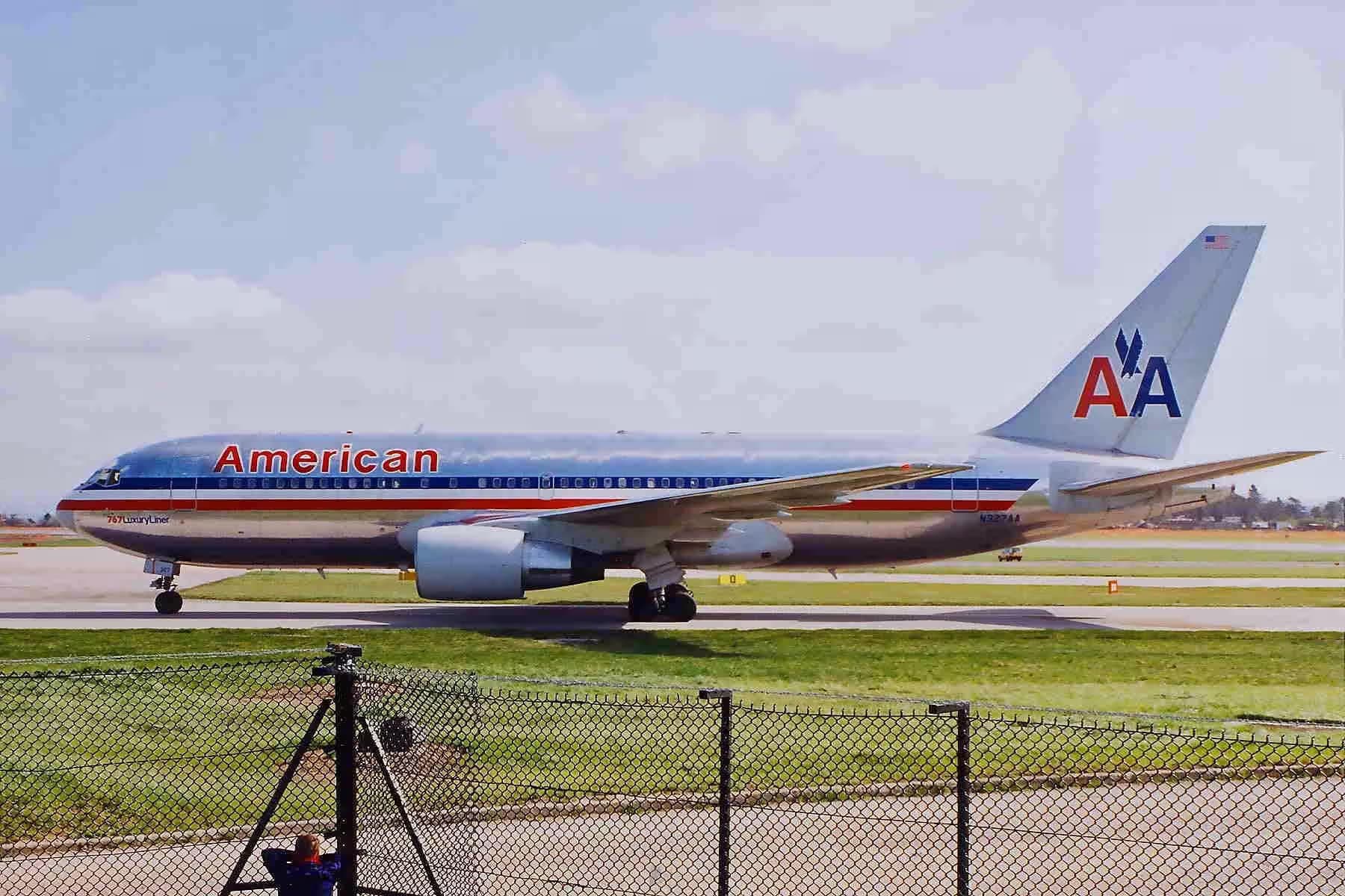 N327AA — Boeing