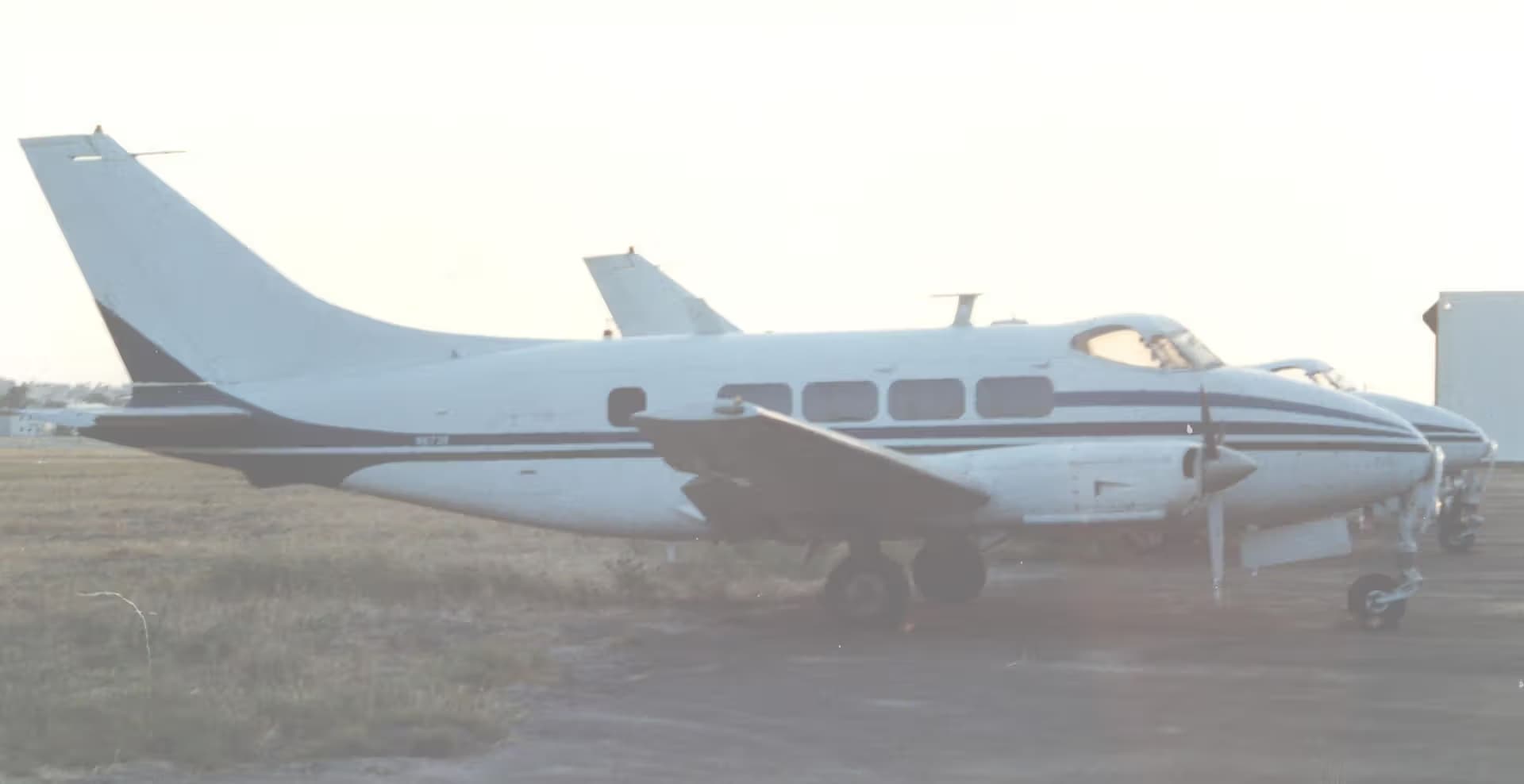 N673R — Twin-engine aircraft