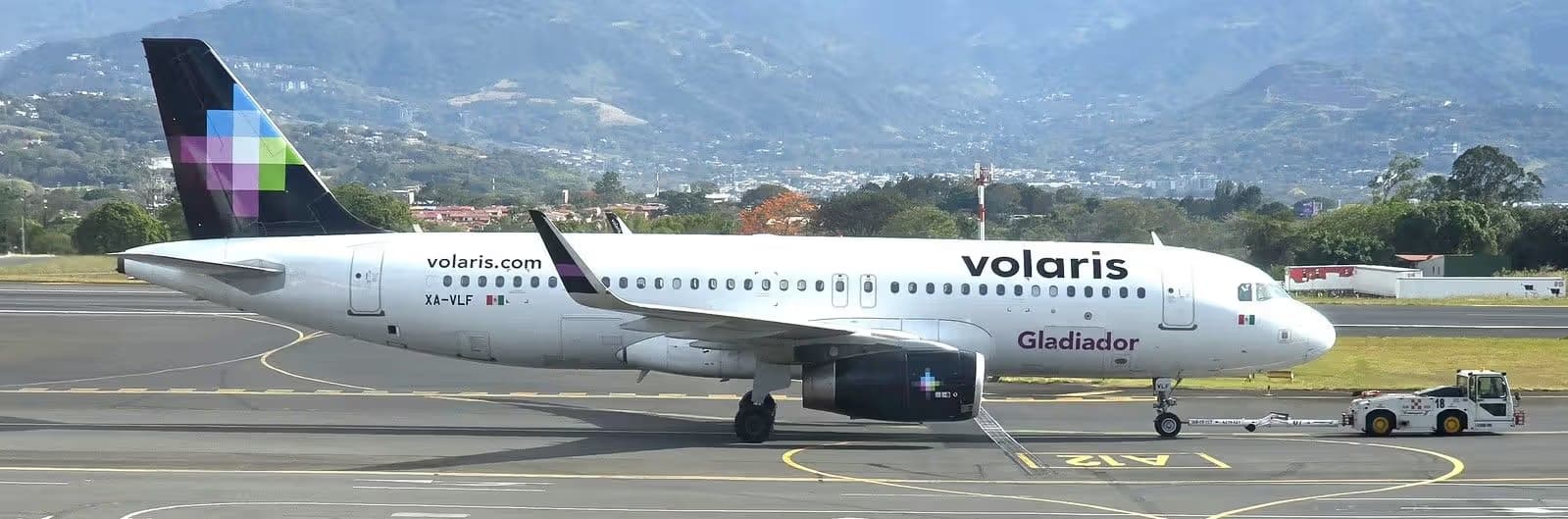 XA-VLF — Twin-engine aircraft