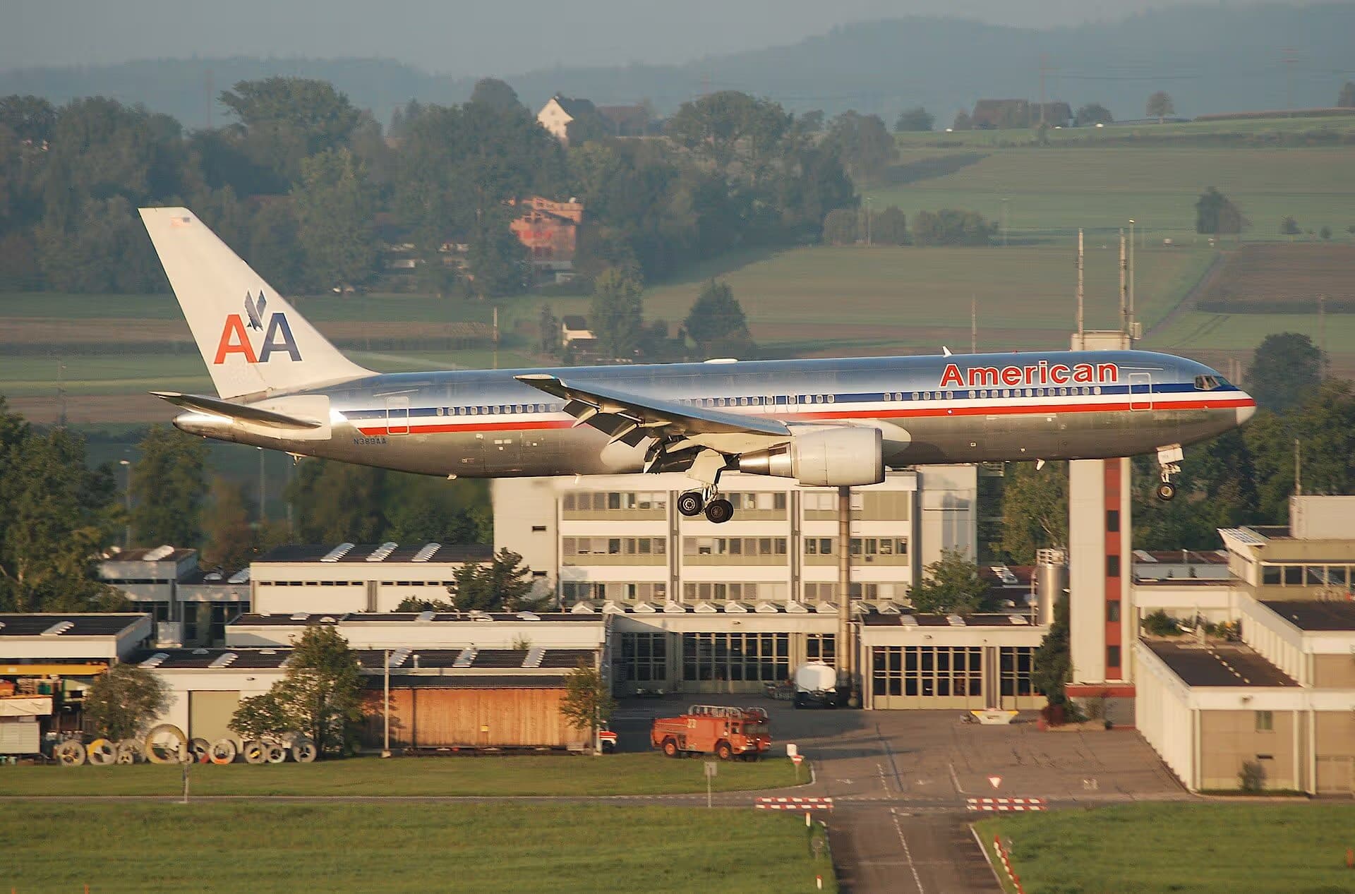 N389AA — Twin-engine aircraft
