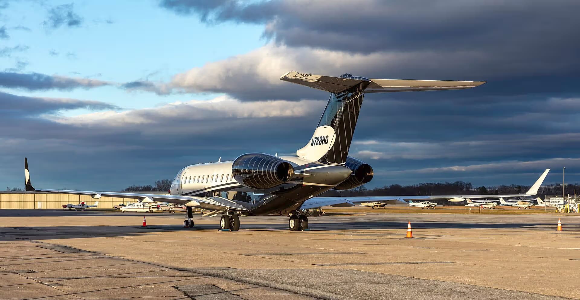 N728HG — Business jet