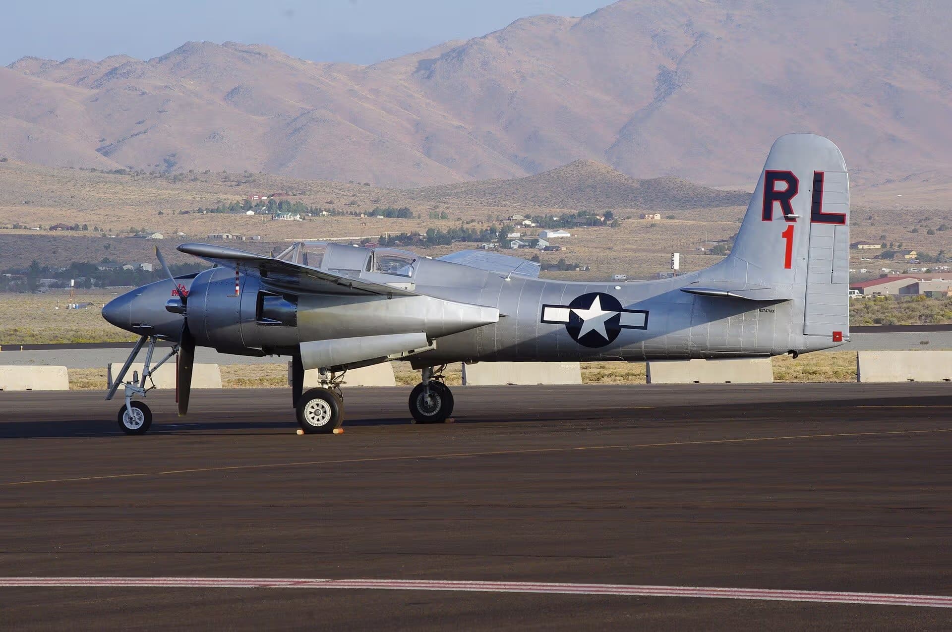 Unidentified — Twin-engine aircraft