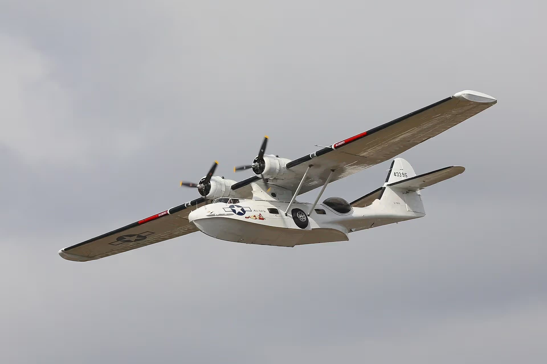 Unidentified — Twin-engine aircraft