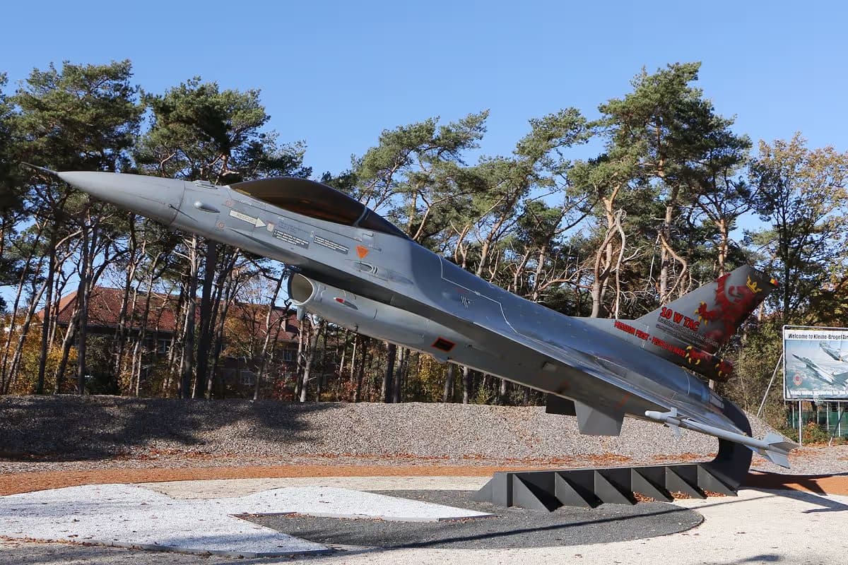 N06 — Aircraft