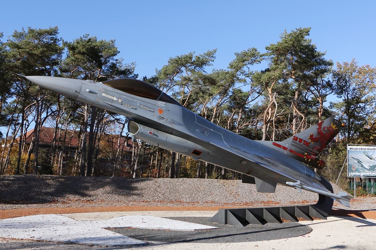 N06 — Aircraft