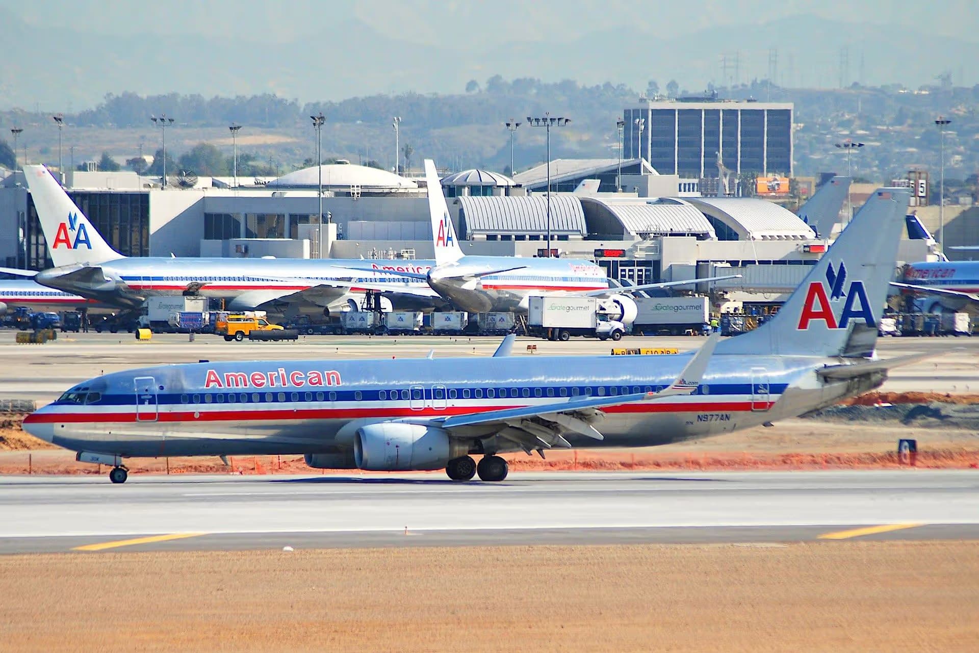 N977AN — Twin-engine aircraft