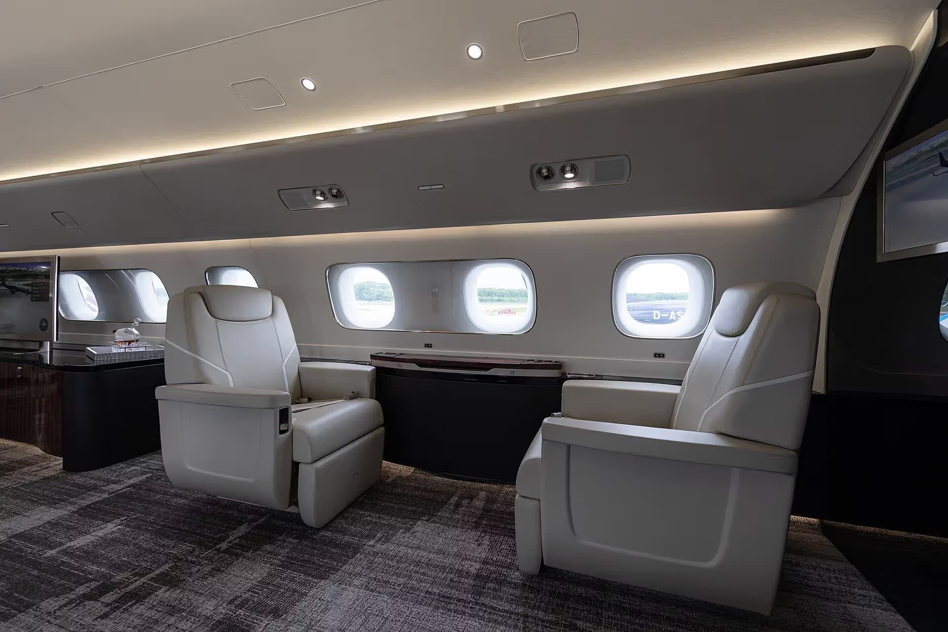 N727EE — Business jet