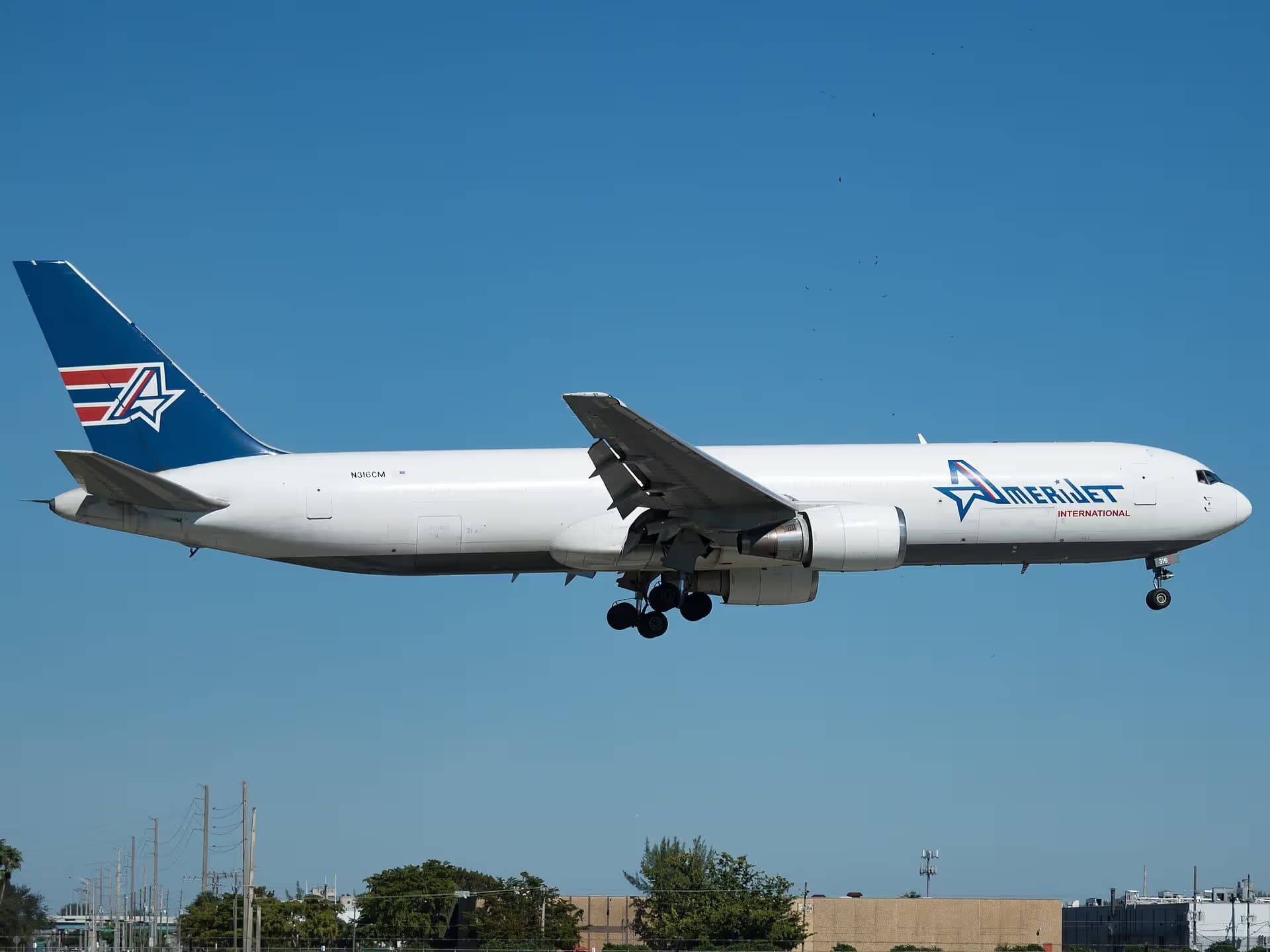 N316CM — Twin-engine aircraft at Miami International Airport