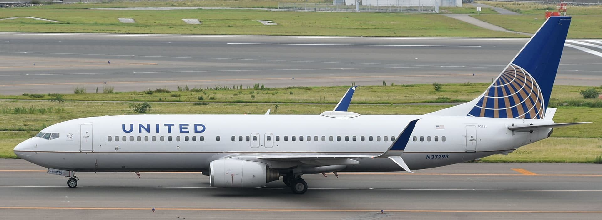 N37293 — Twin-engine aircraft