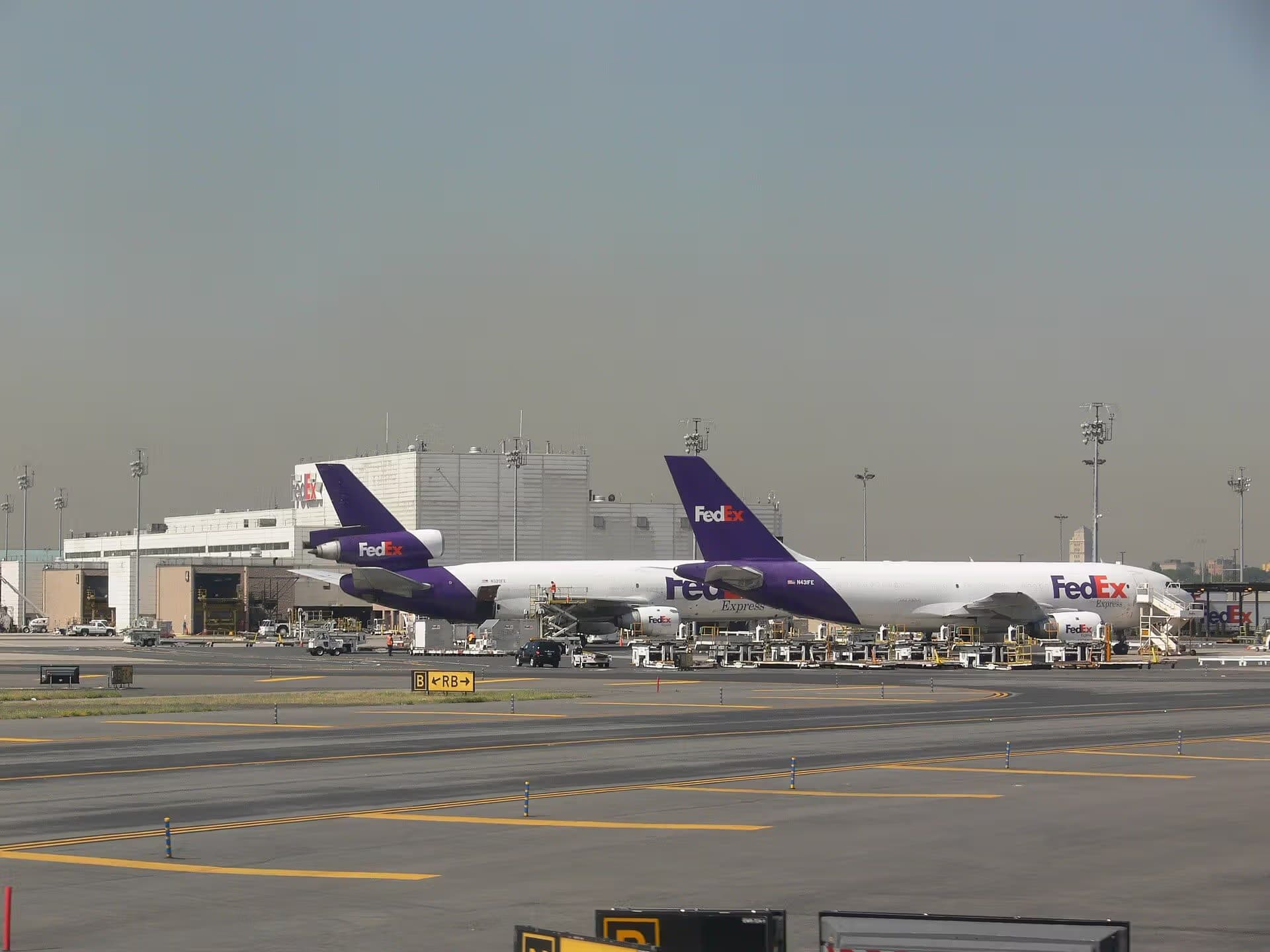N320FE — Douglas