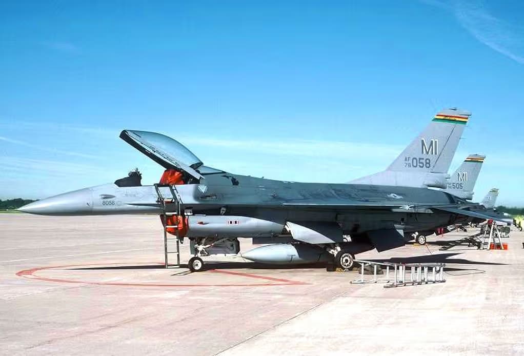 Unidentified — Single-engine aircraft