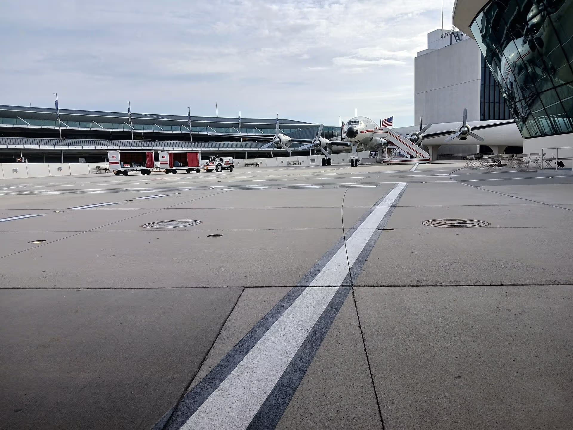 N8083H — Lockheed