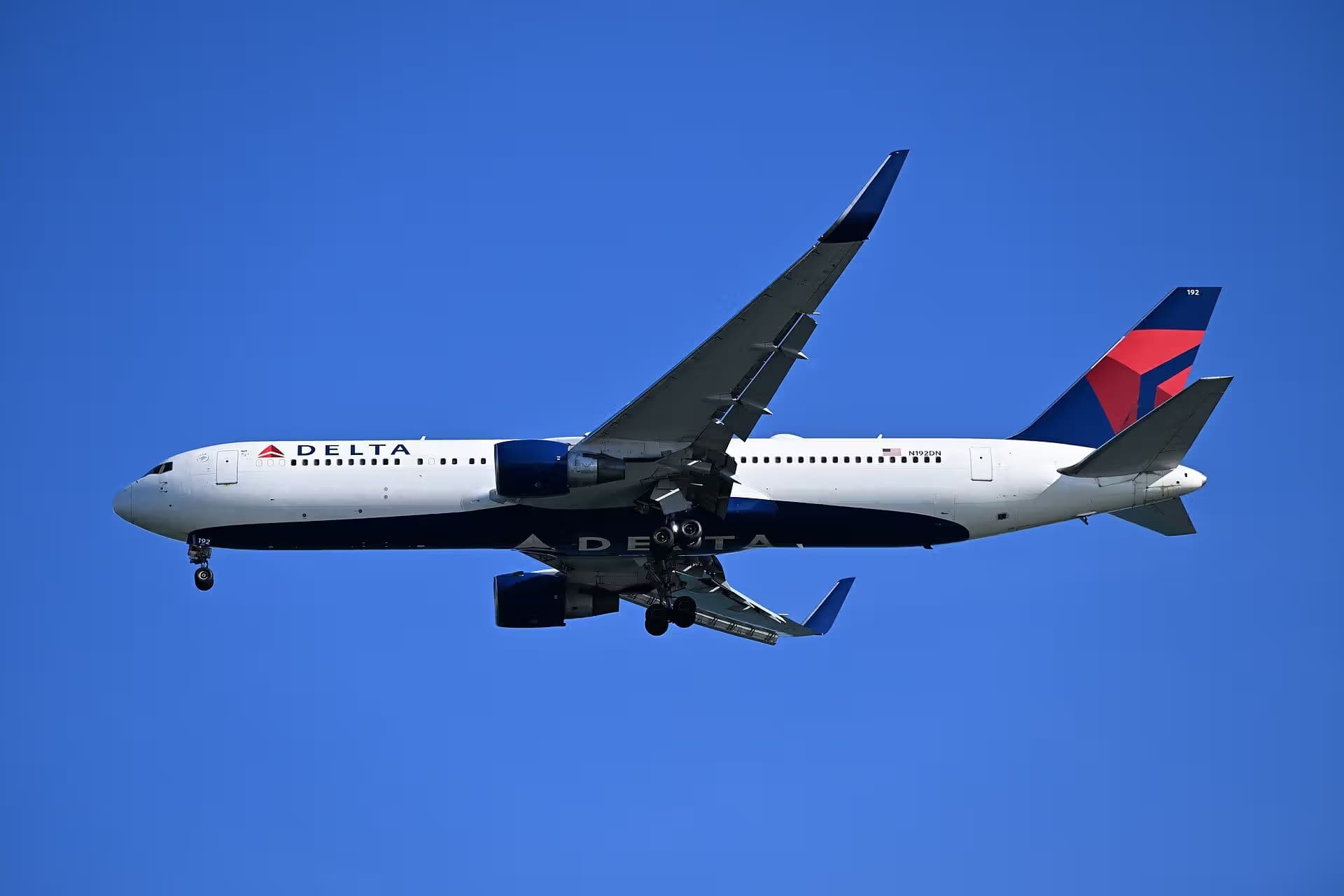 N192DN — Twin-engine aircraft
