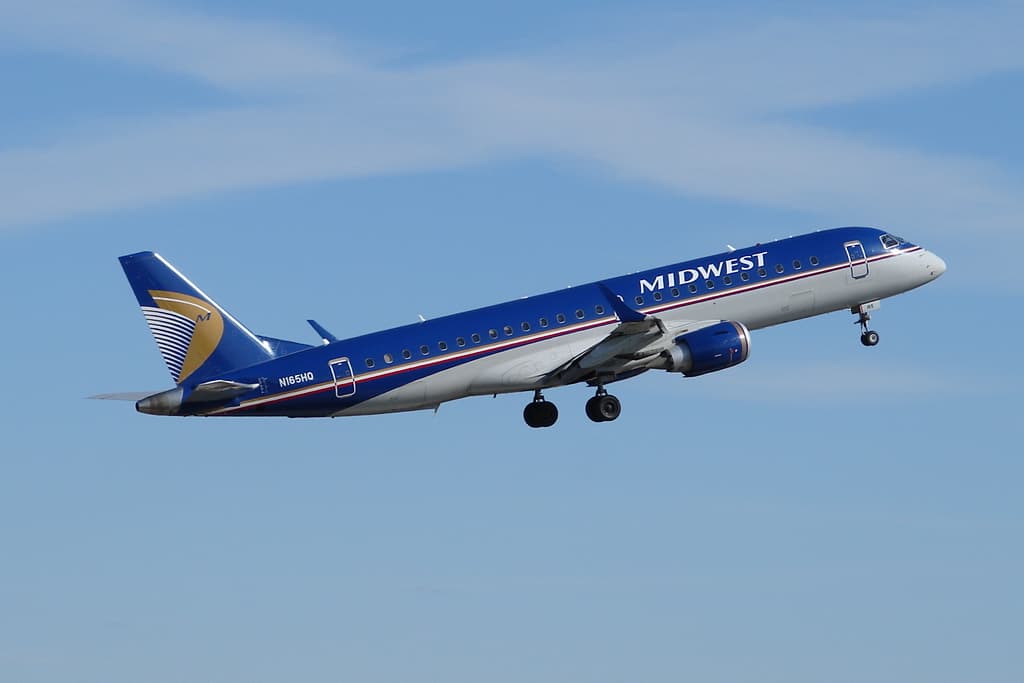 N165HQ - Twin-engine aircraft
