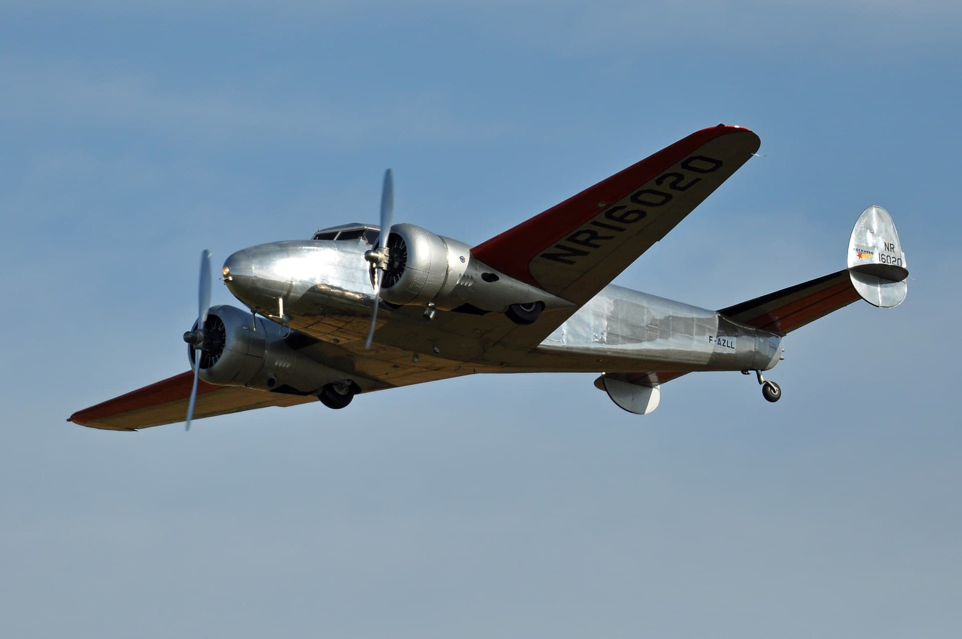 - Twin-engine aircraft