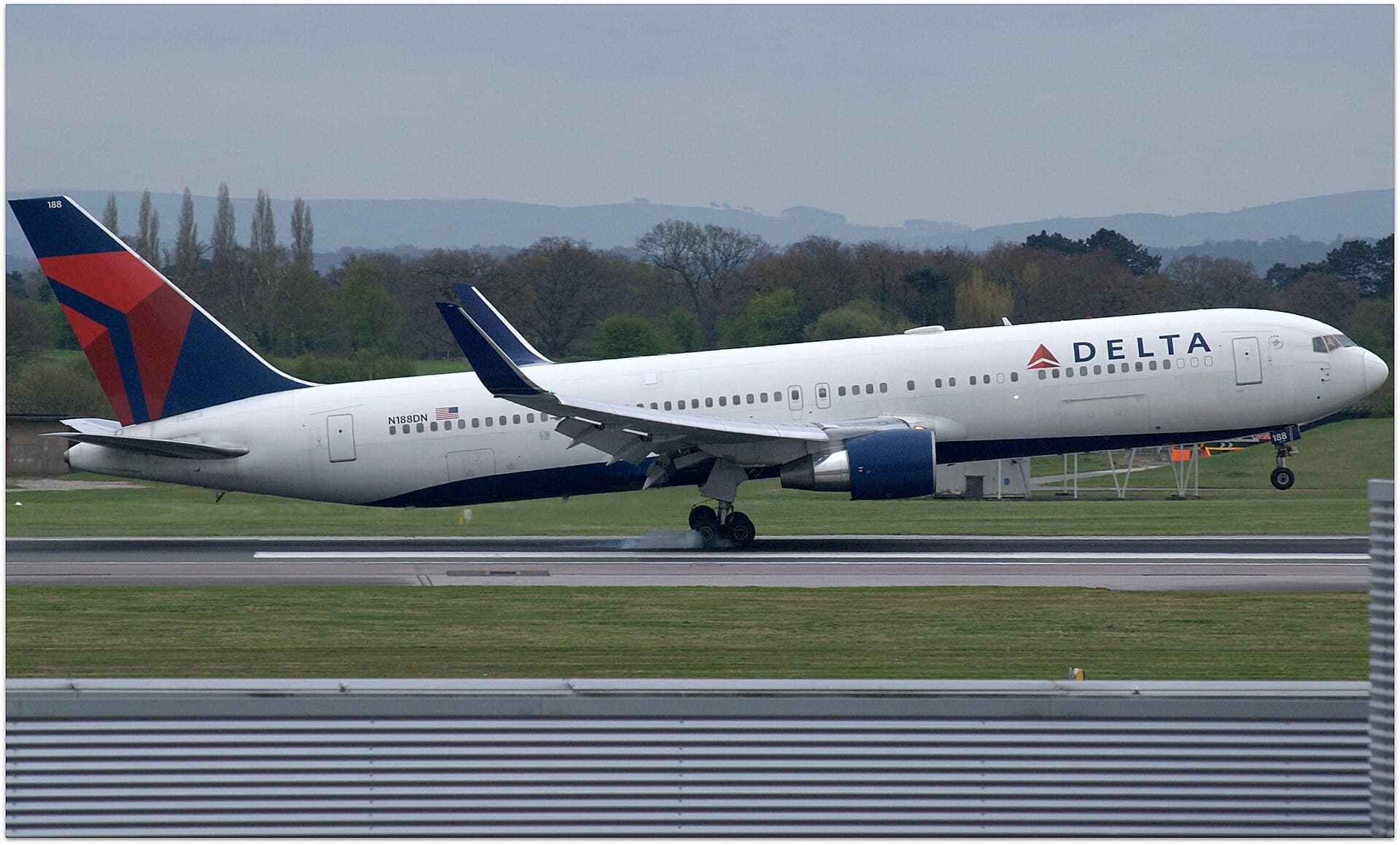N188DN - Twin-engine aircraft