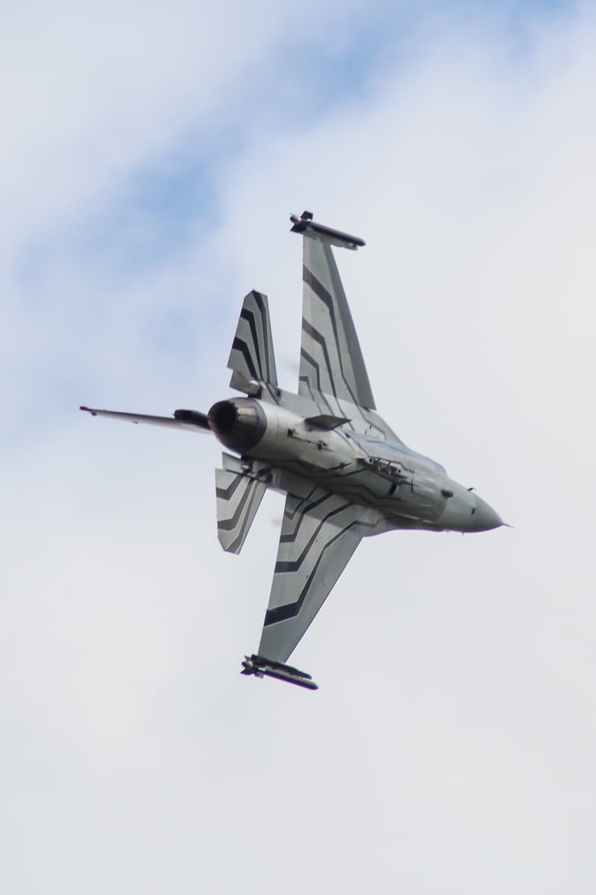 - Single-engine aircraft