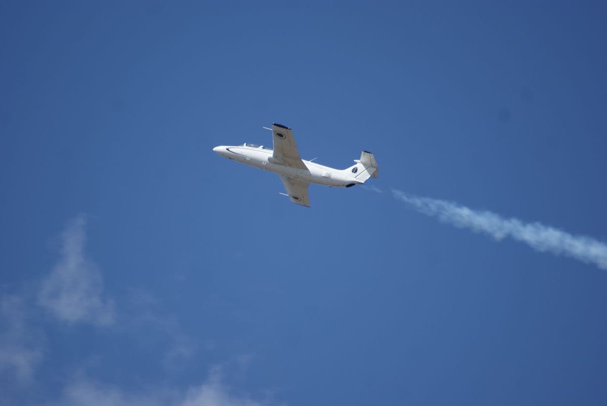 - Business jet