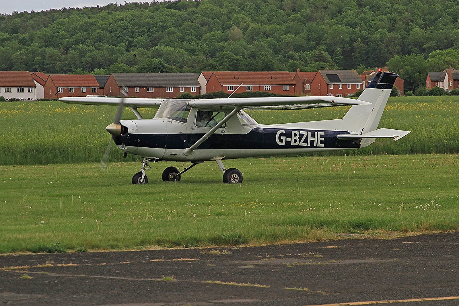 G-BZHE - Cessna