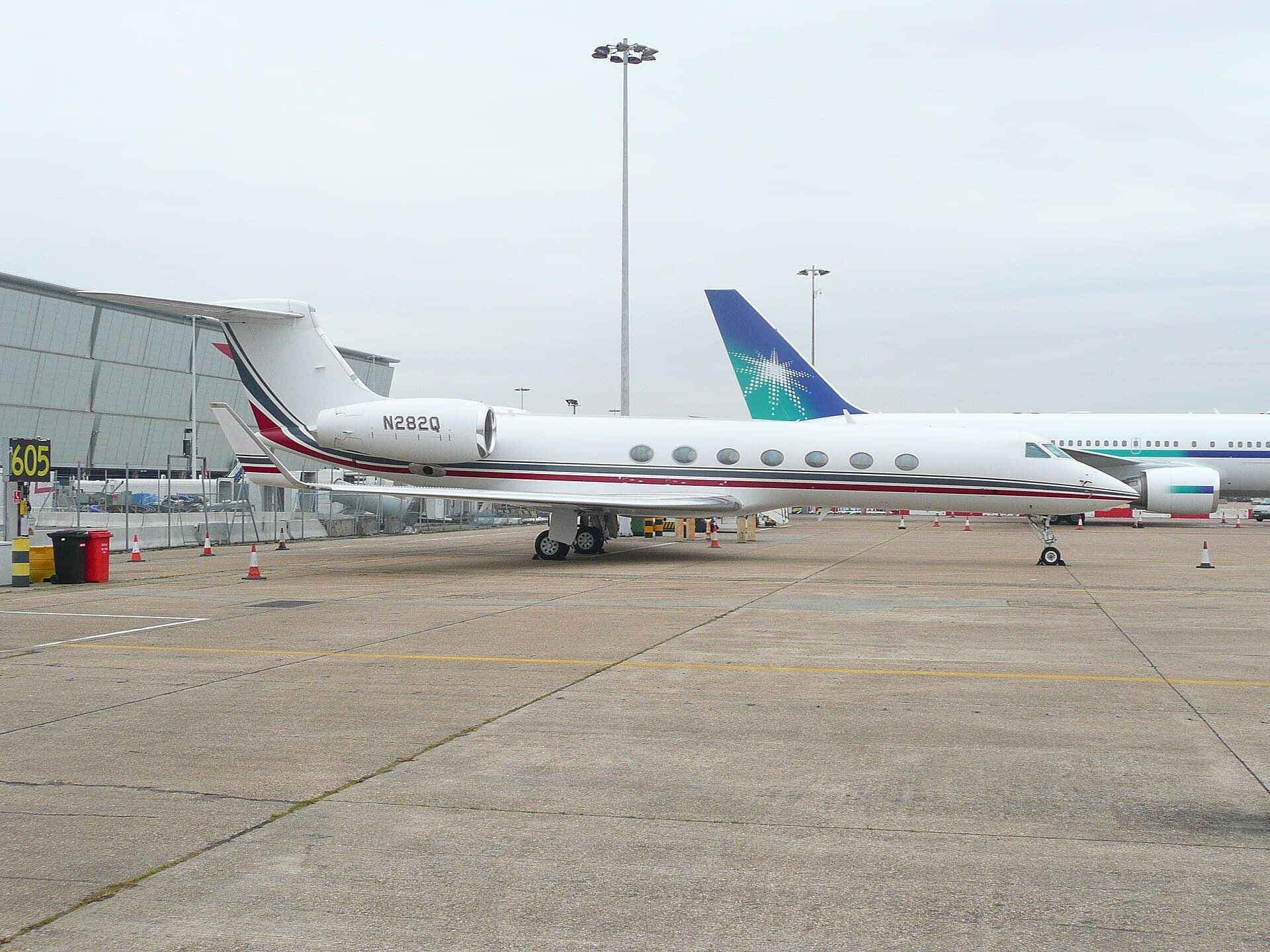 N282Q - Business jet