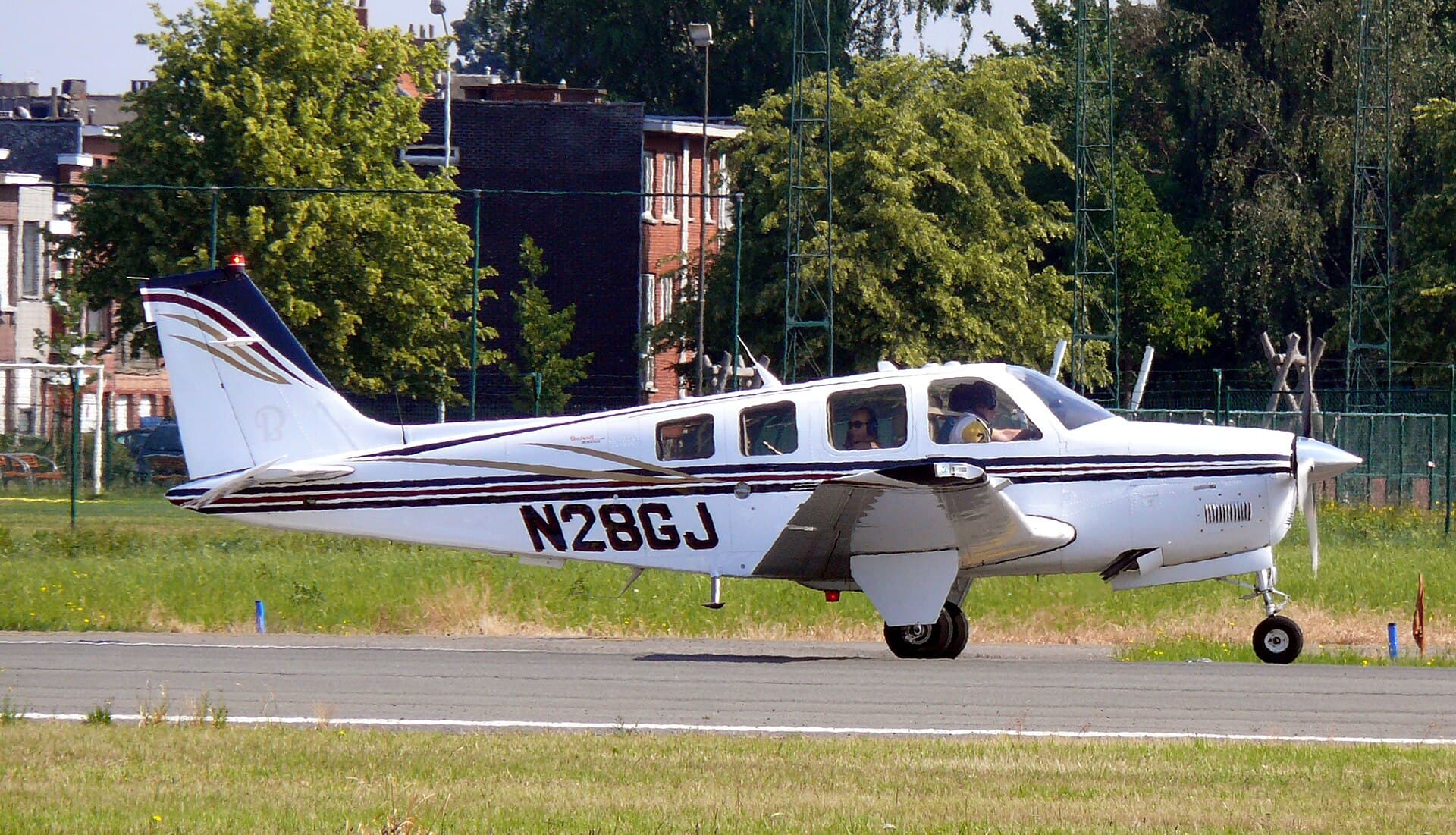 N28GJ - Beechcraft