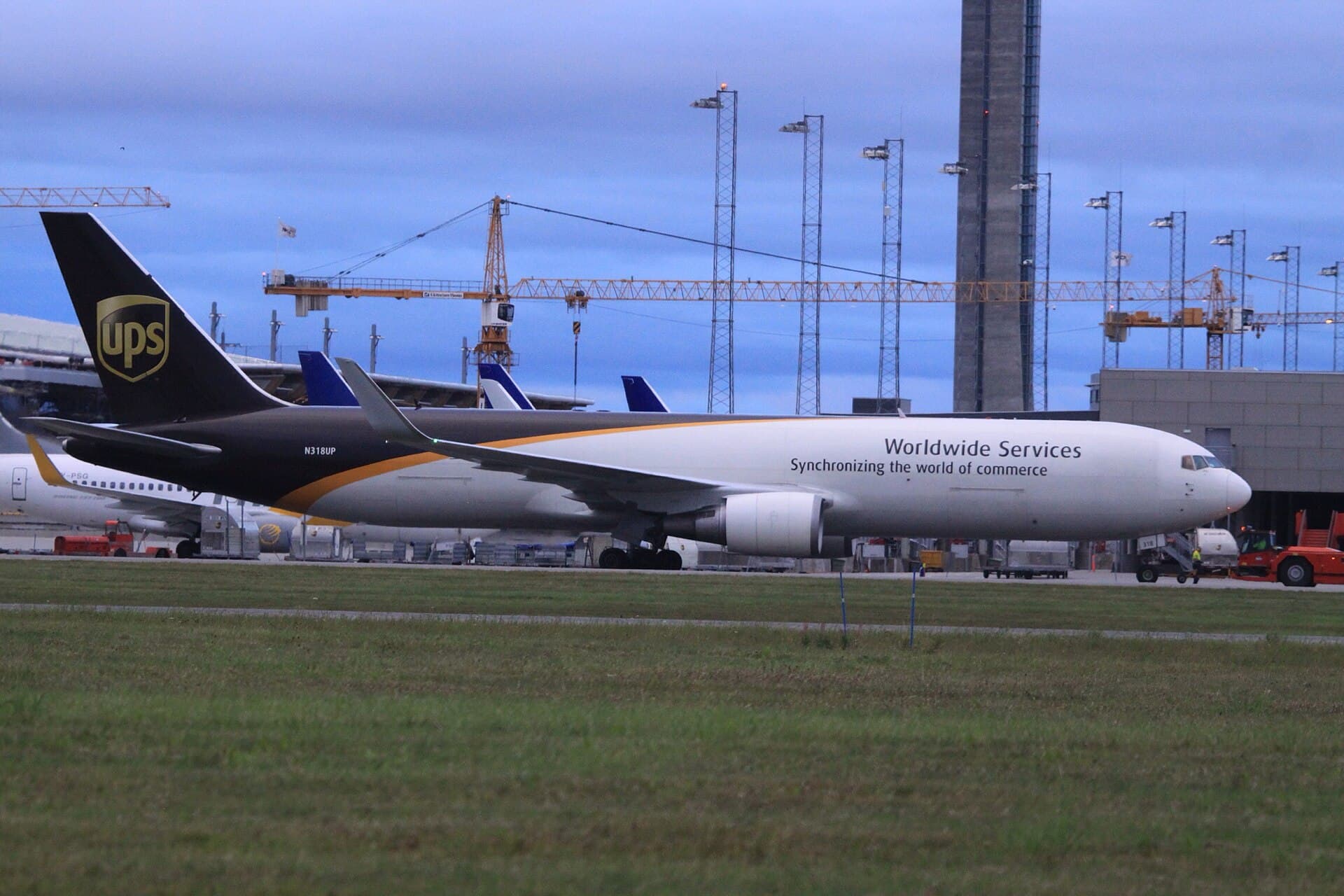 N318UP - Twin-engine aircraft