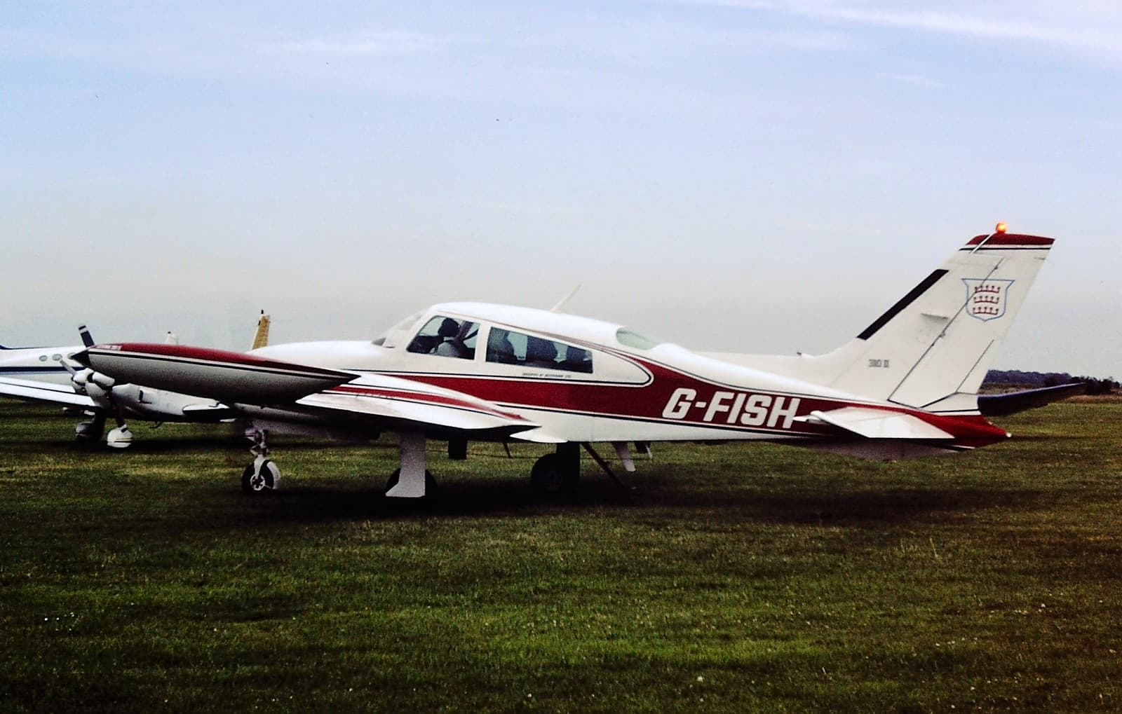 G-FISH - Twin-engine aircraft