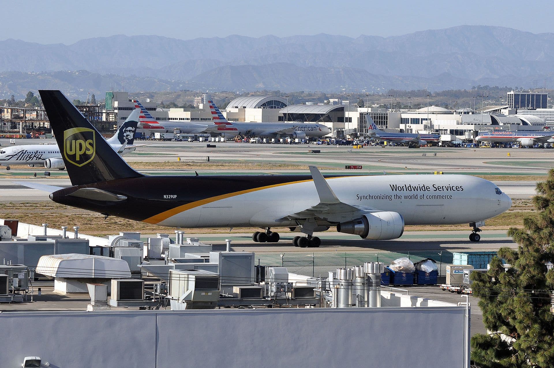 N329UP - Boeing