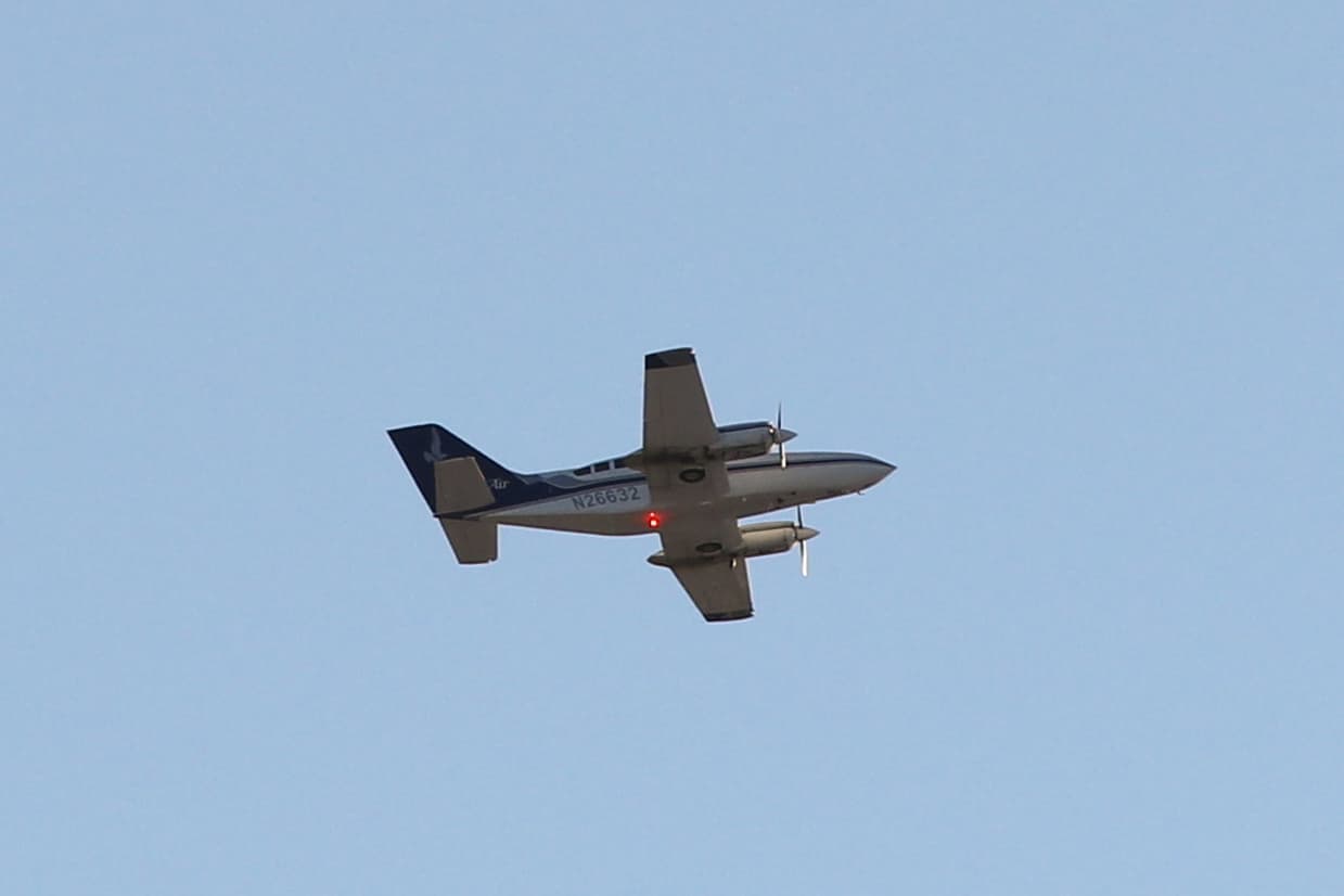 N26632 - Twin-engine aircraft