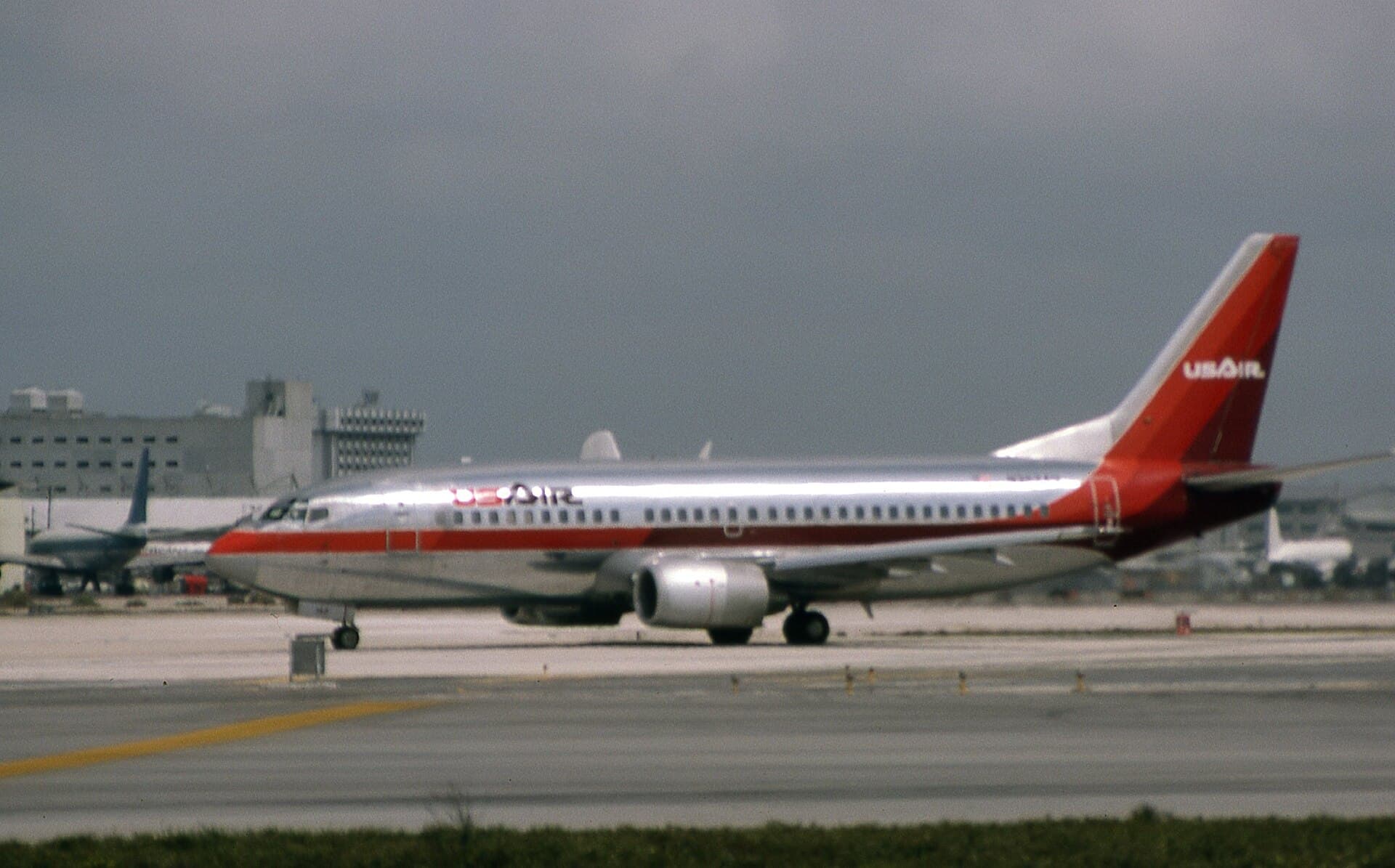 N382AU - Twin-engine aircraft