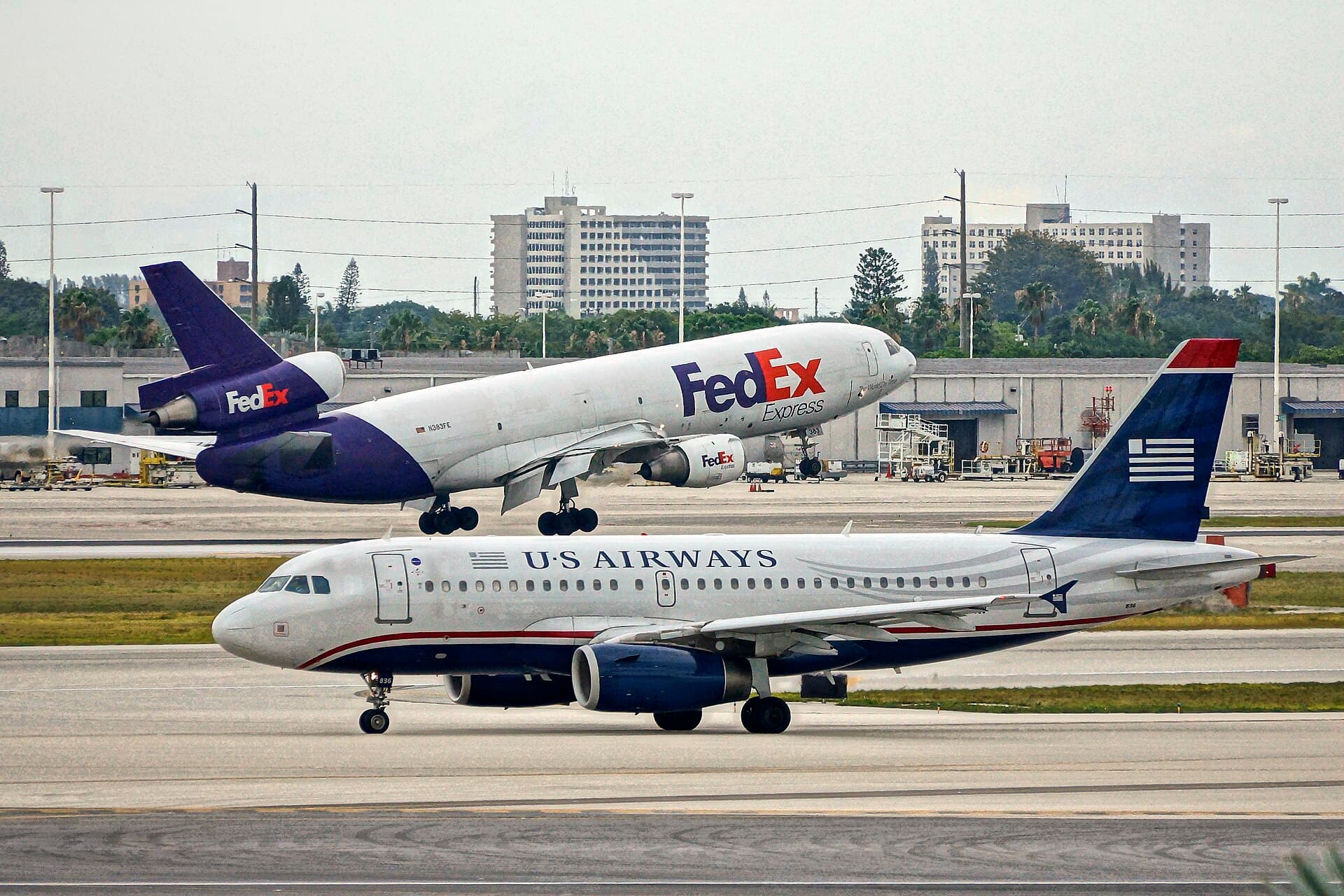 N383FE - Twin-engine aircraft
