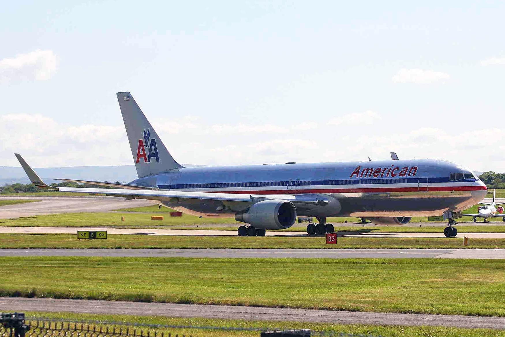 N389AA - Boeing