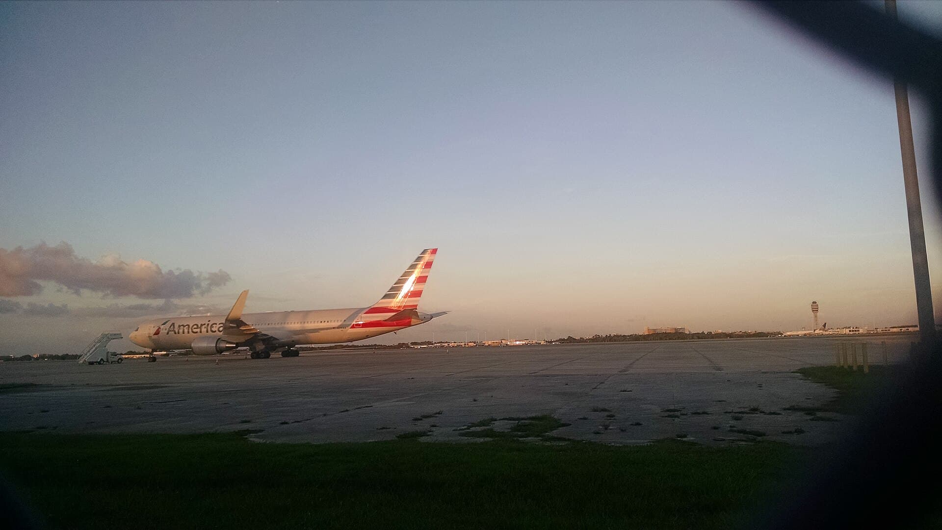 N391AA - Twin-engine aircraft