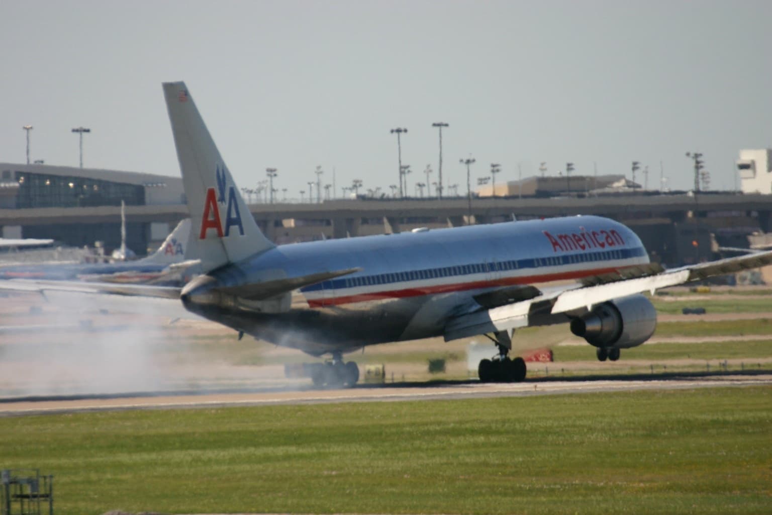 N393AN - Twin-engine aircraft