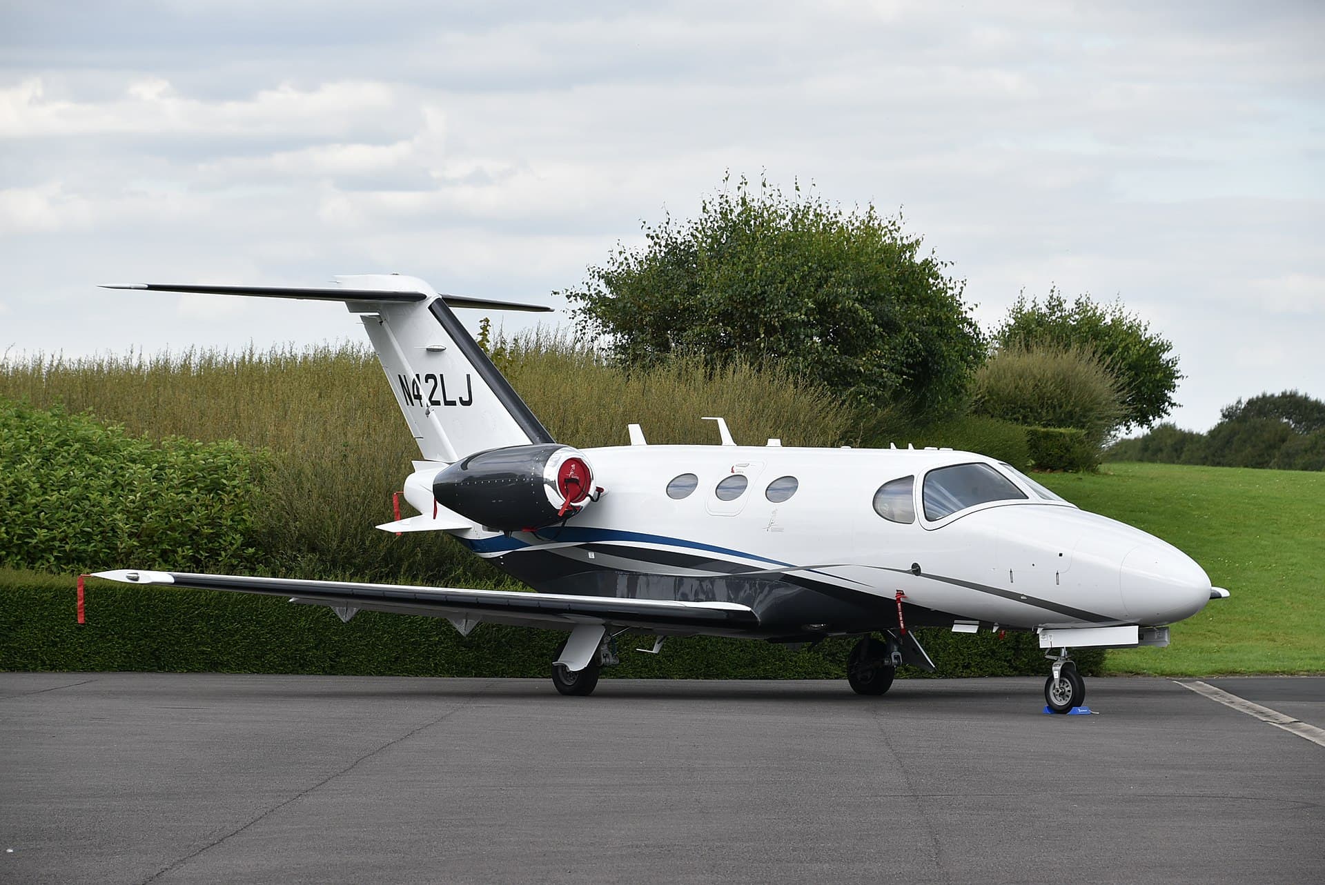 N42LJ - Business jet