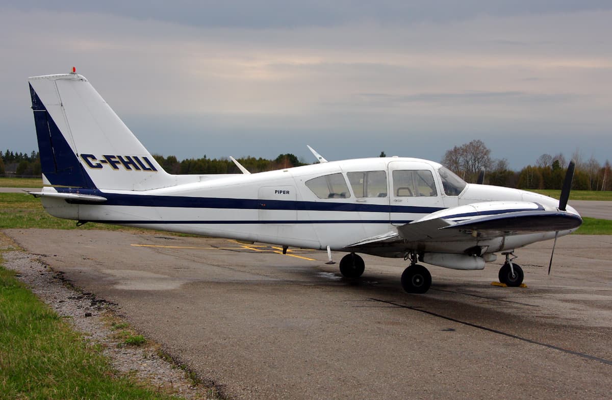 C-FHLI — Piper