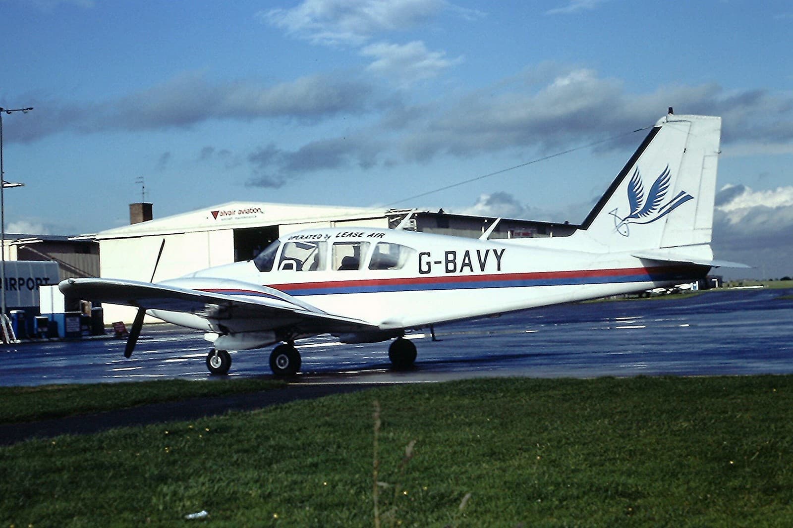 G-BAVY - Twin-engine aircraft