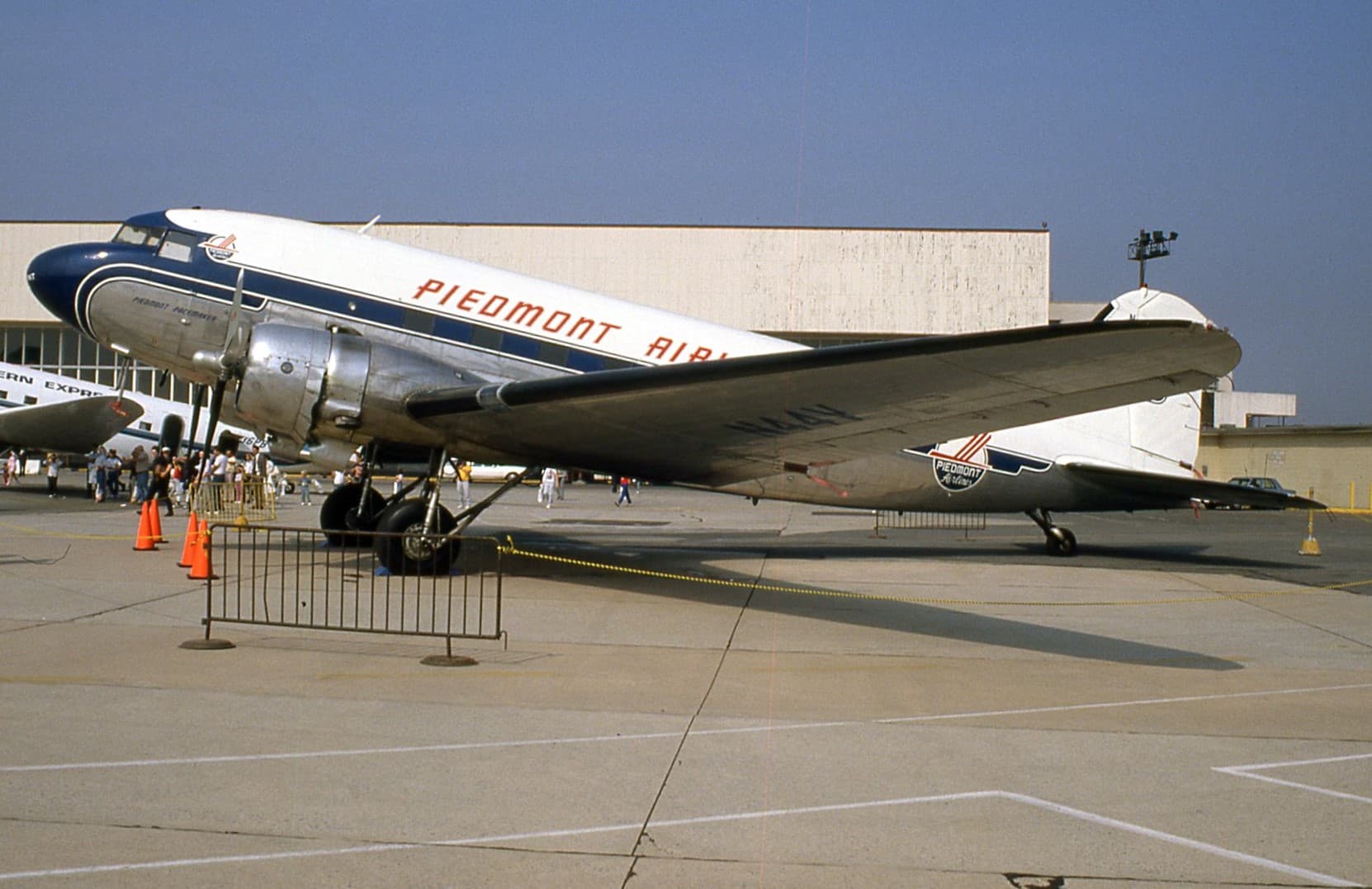 N44V - Douglas