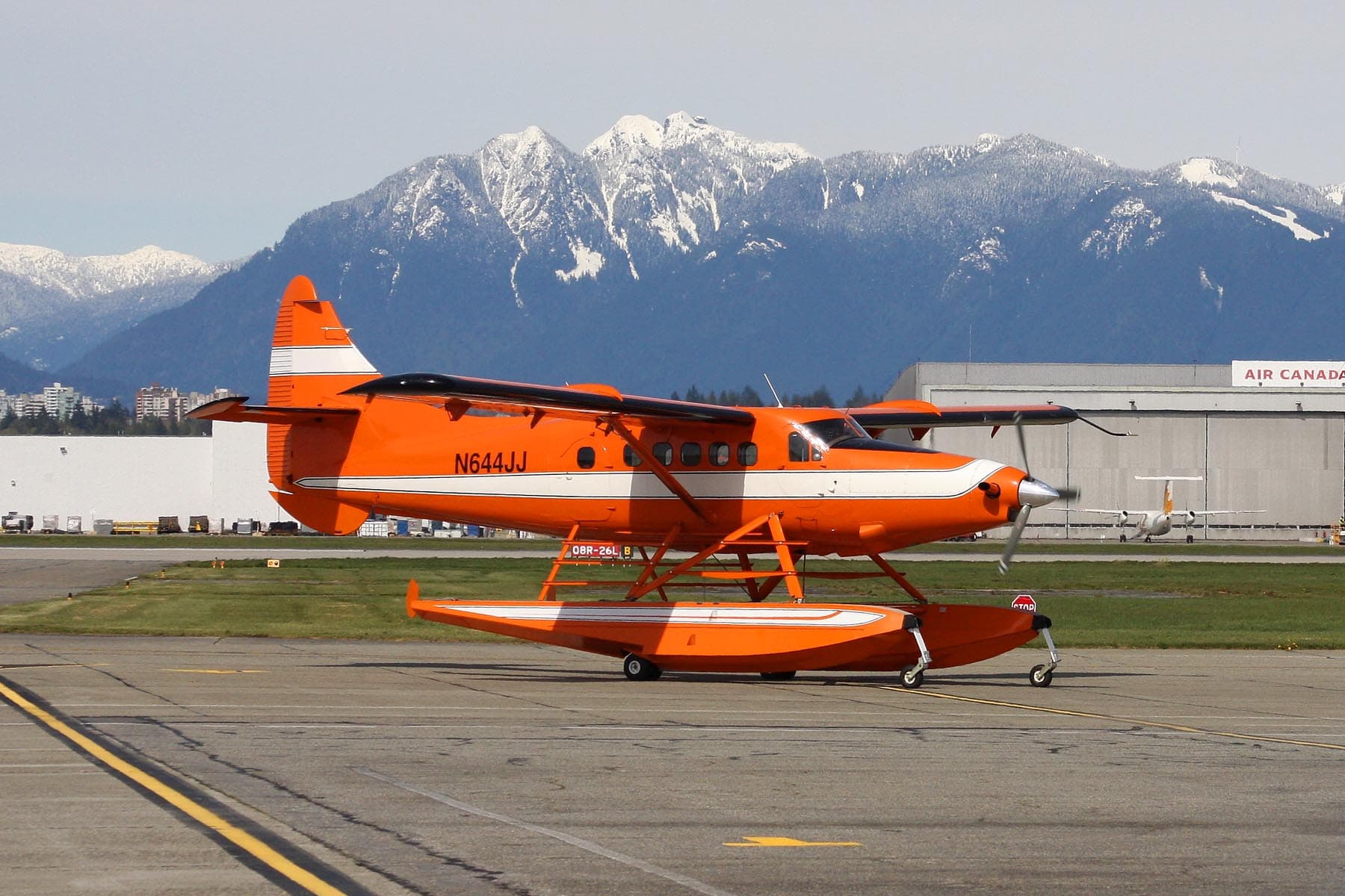 N644JJ - De Havilland