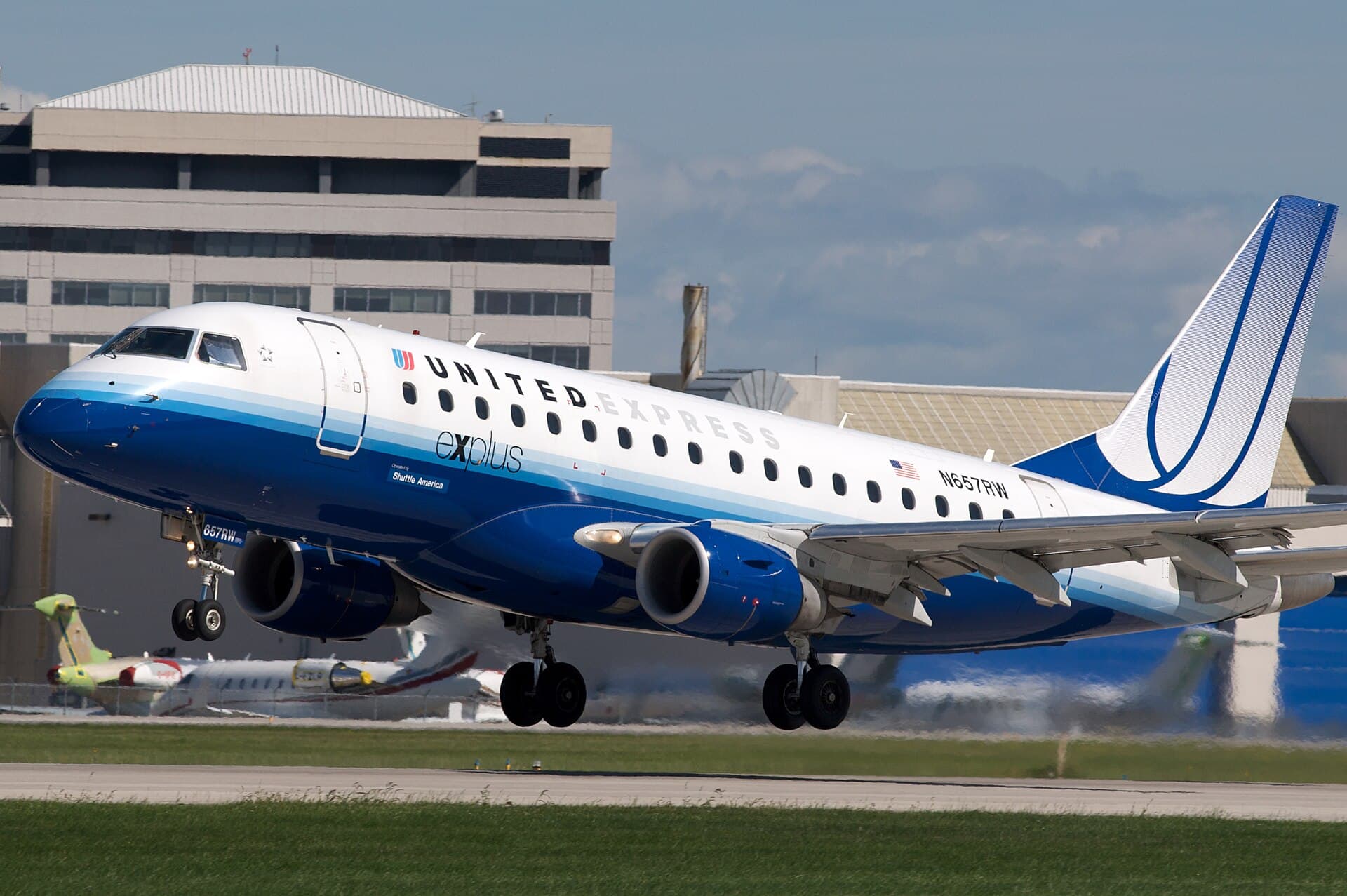 N657RW - Twin-engine aircraft