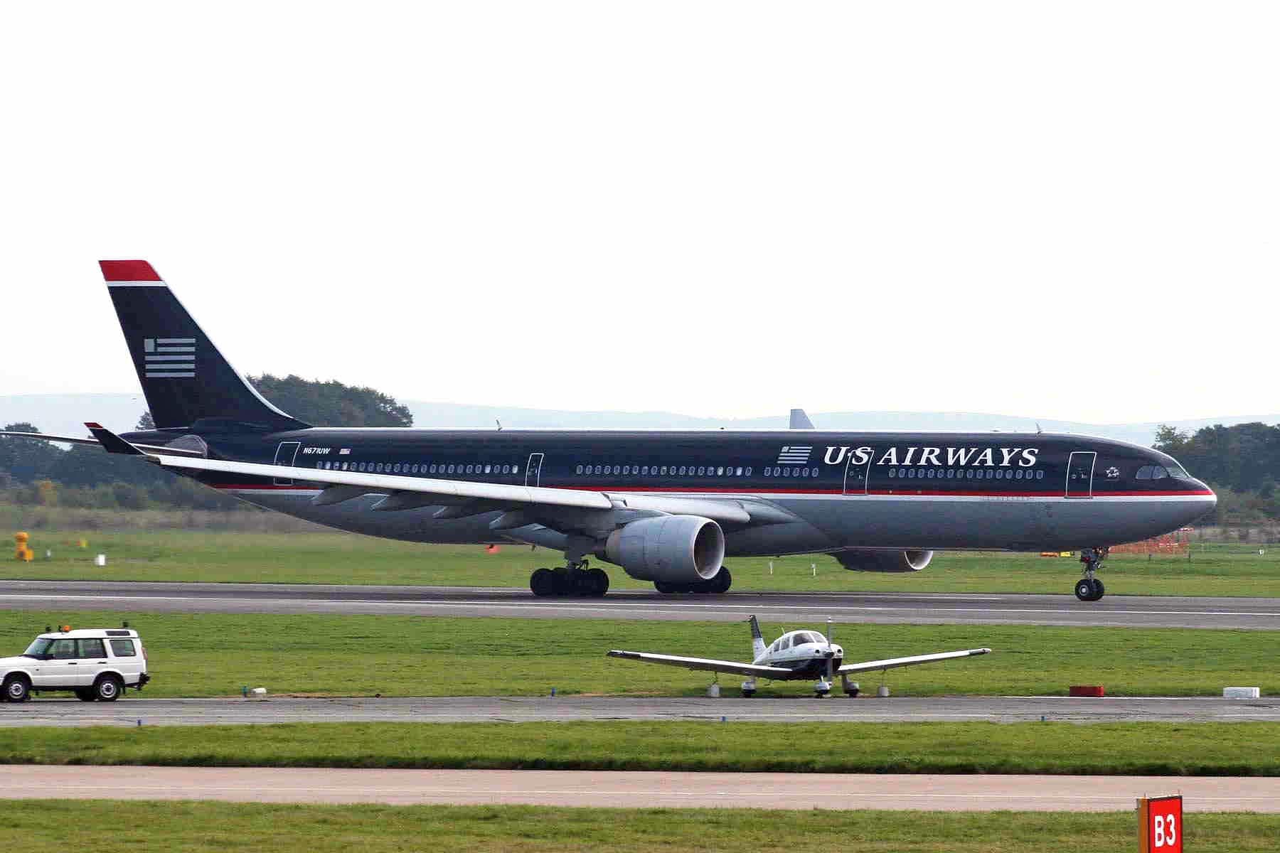 N671UW - Twin-engine aircraft