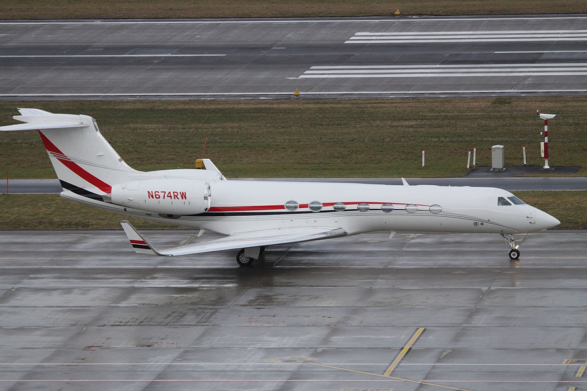 N674RW - Business jet