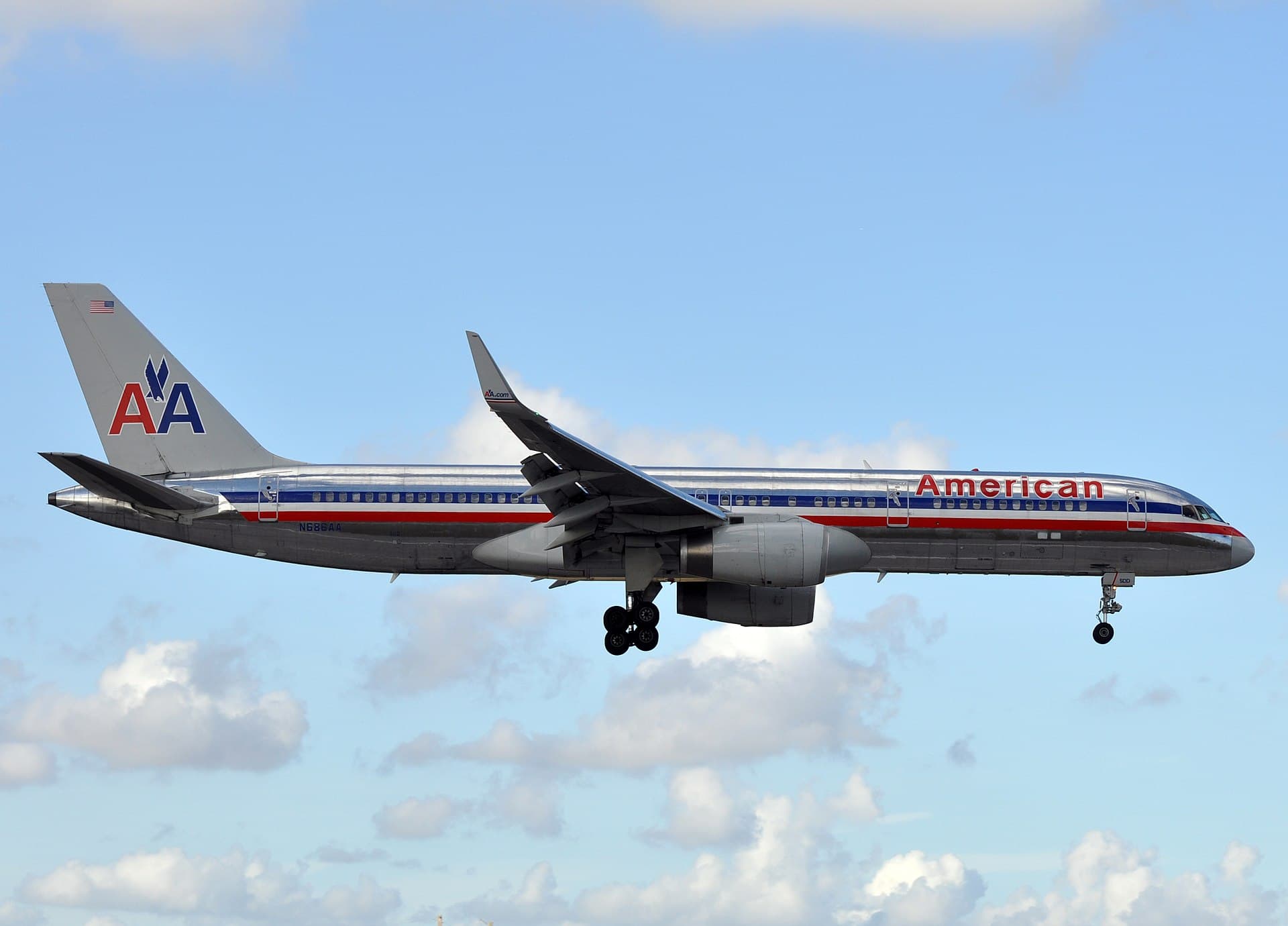 N686AA - Boeing