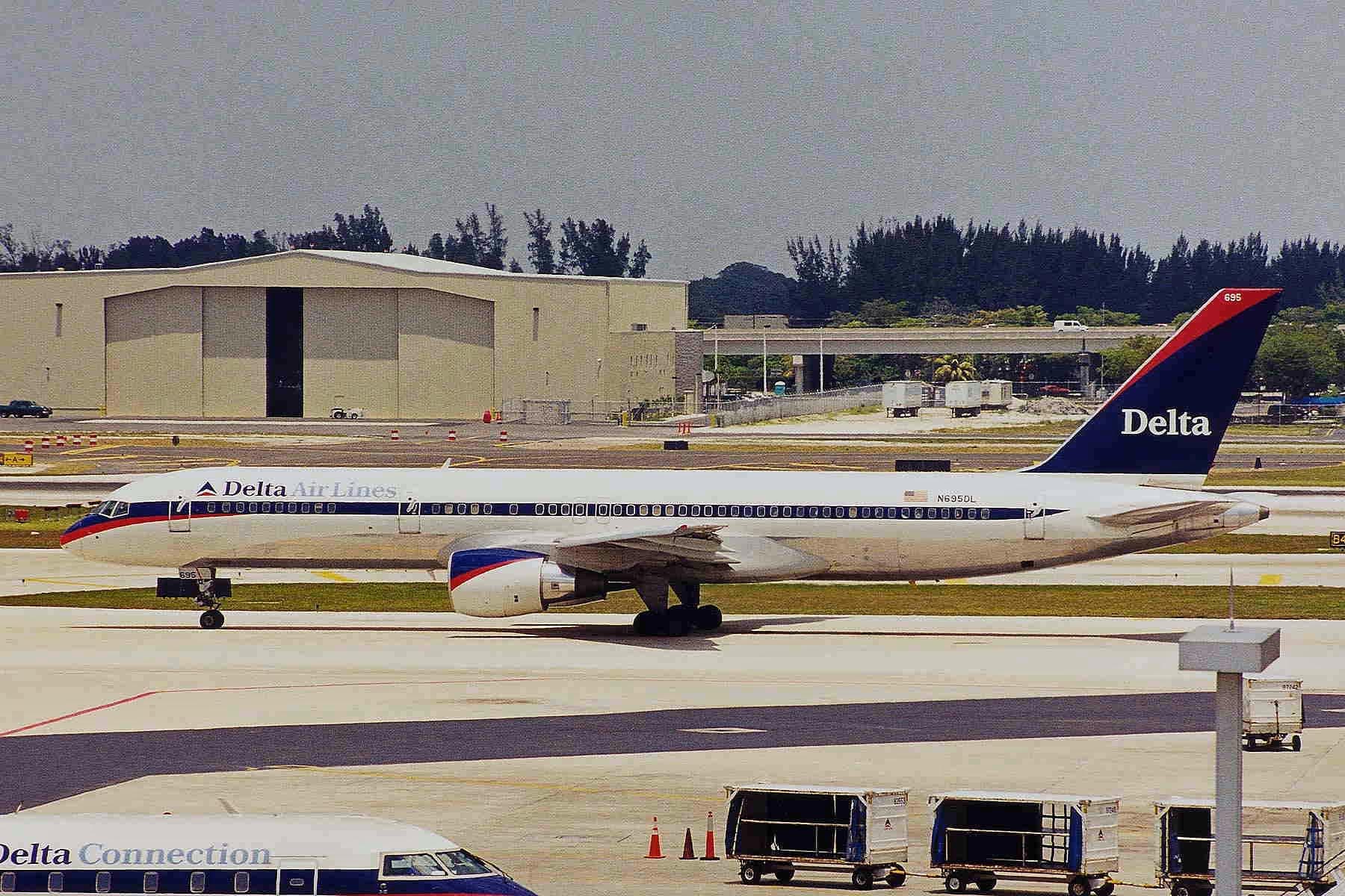 N695DL - Boeing