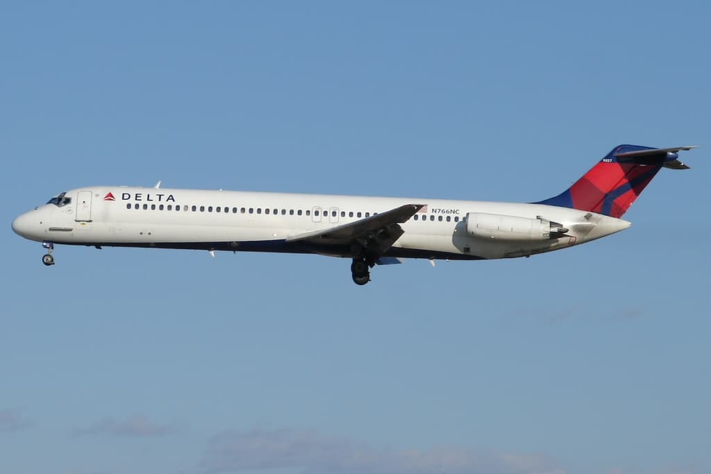 N766NC - Douglas