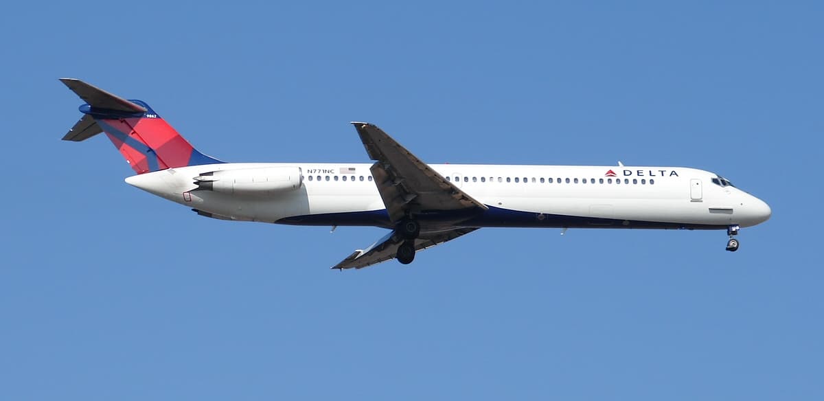 N771NC - Twin-engine aircraft