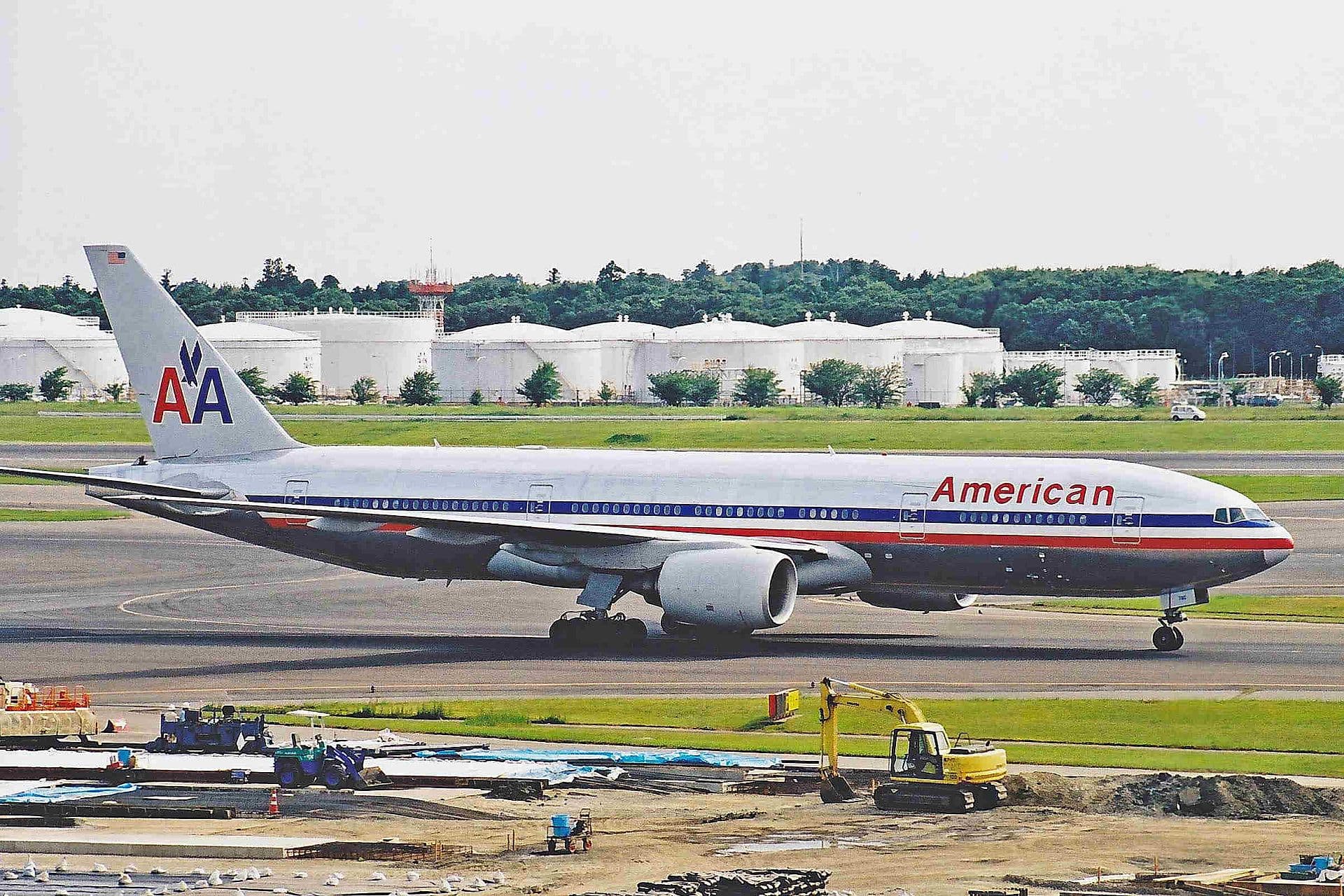 N772AN - Twin-engine aircraft
